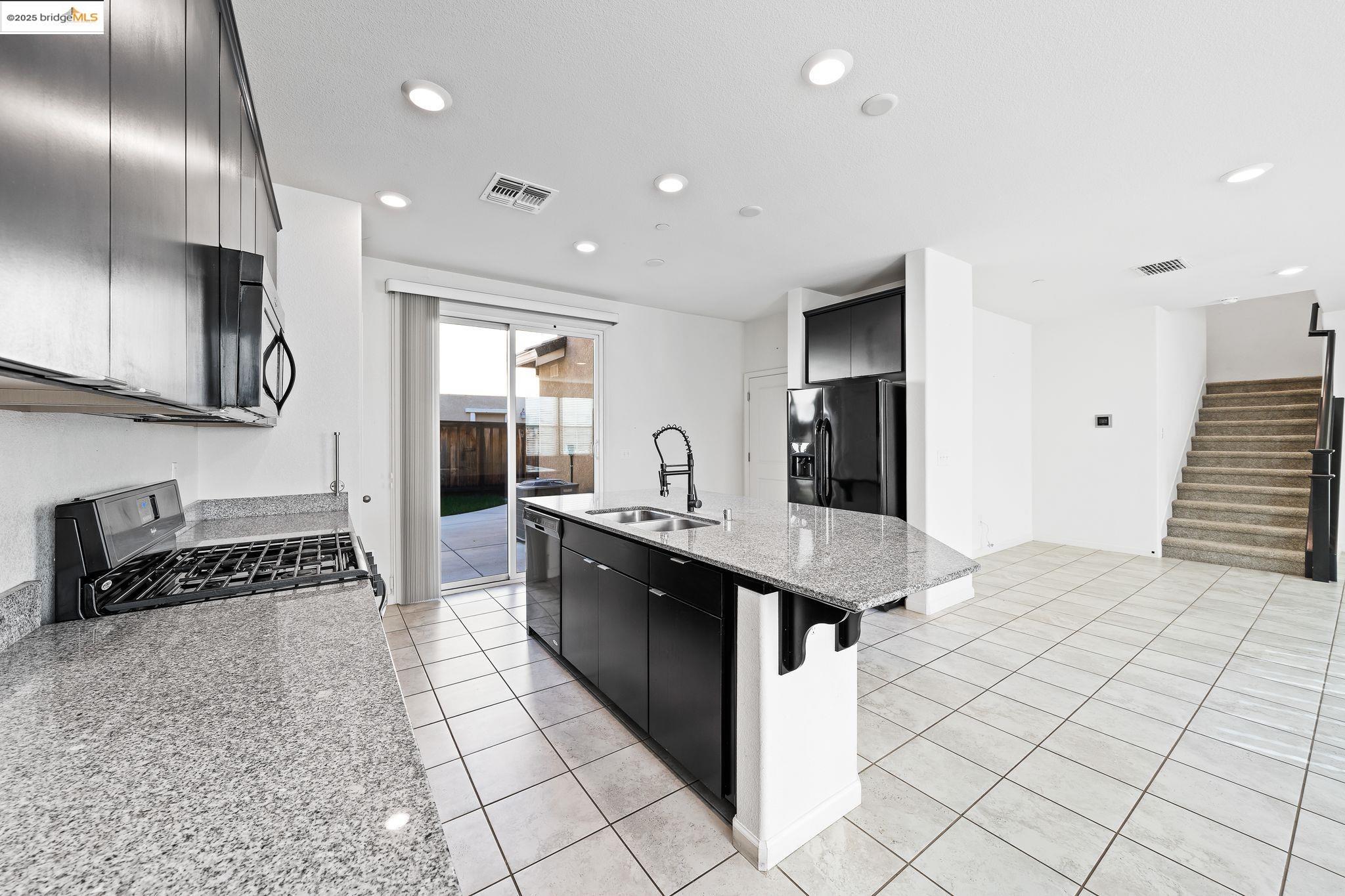 Detail Gallery Image 14 of 46 For 2249 Novi Dr, Riverbank,  CA 95367 - 3 Beds | 2/1 Baths