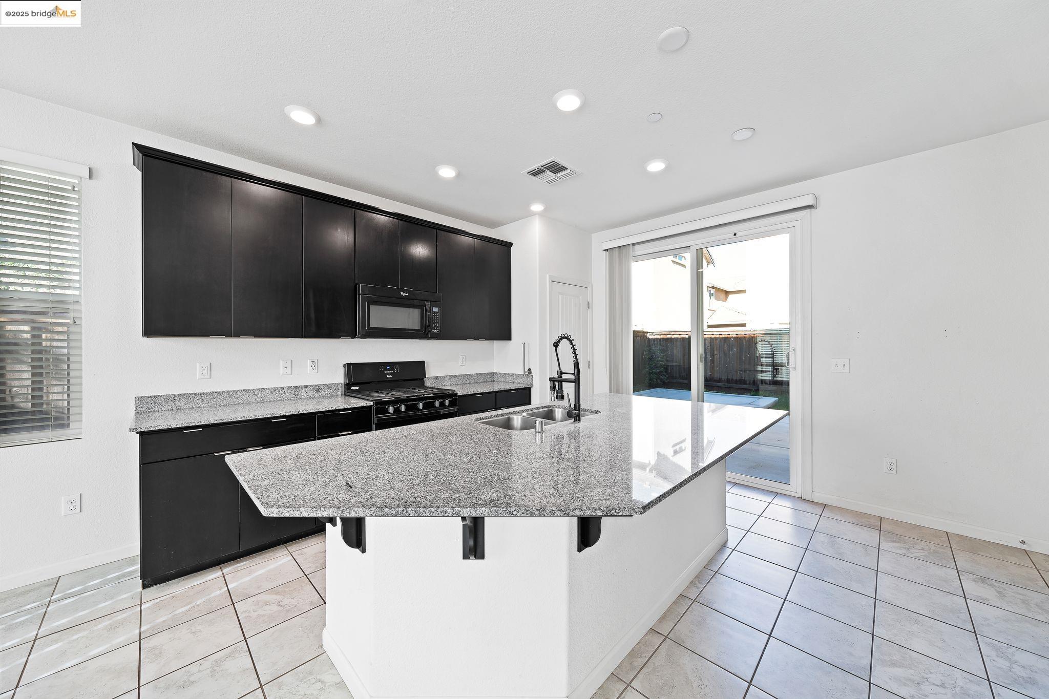 Detail Gallery Image 15 of 46 For 2249 Novi Dr, Riverbank,  CA 95367 - 3 Beds | 2/1 Baths