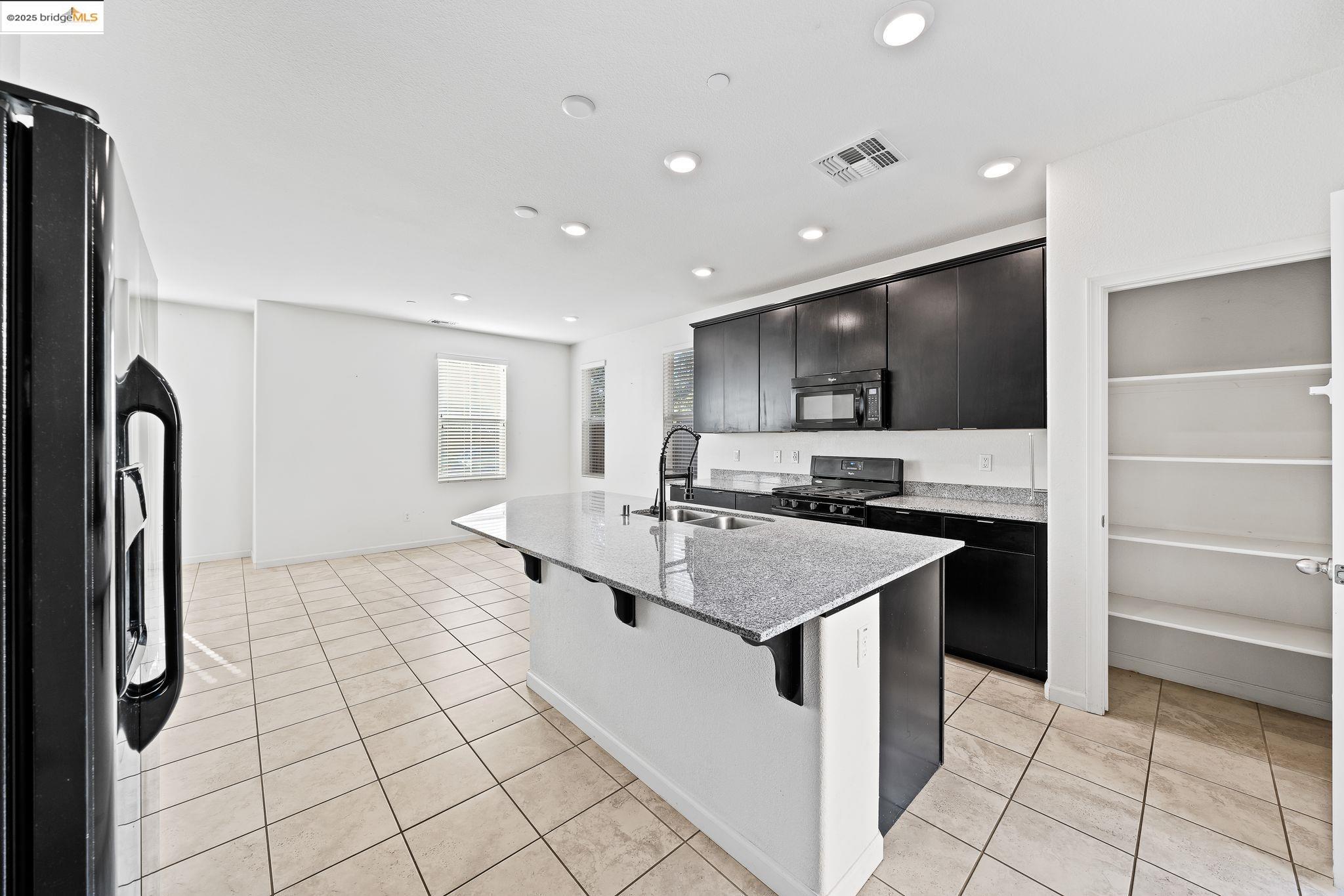 Detail Gallery Image 17 of 46 For 2249 Novi Dr, Riverbank,  CA 95367 - 3 Beds | 2/1 Baths