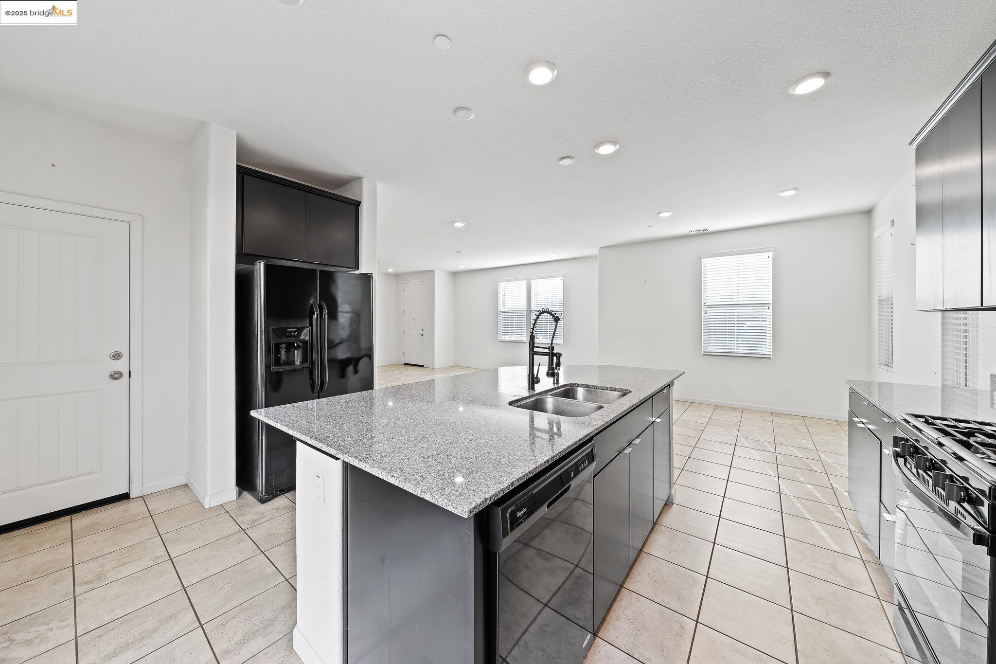 Detail Gallery Image 18 of 46 For 2249 Novi Dr, Riverbank,  CA 95367 - 3 Beds | 2/1 Baths