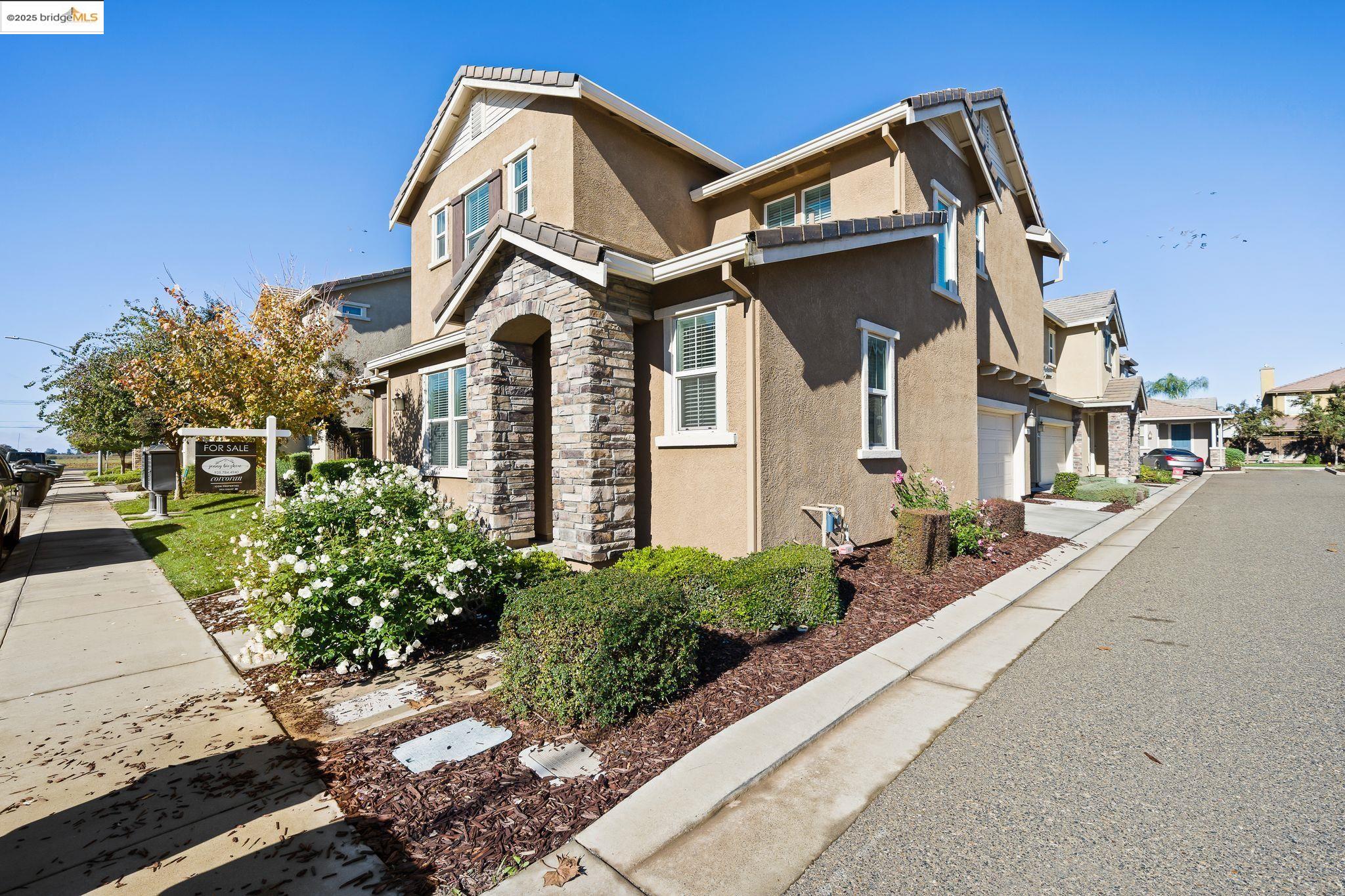 Detail Gallery Image 5 of 46 For 2249 Novi Dr, Riverbank,  CA 95367 - 3 Beds | 2/1 Baths