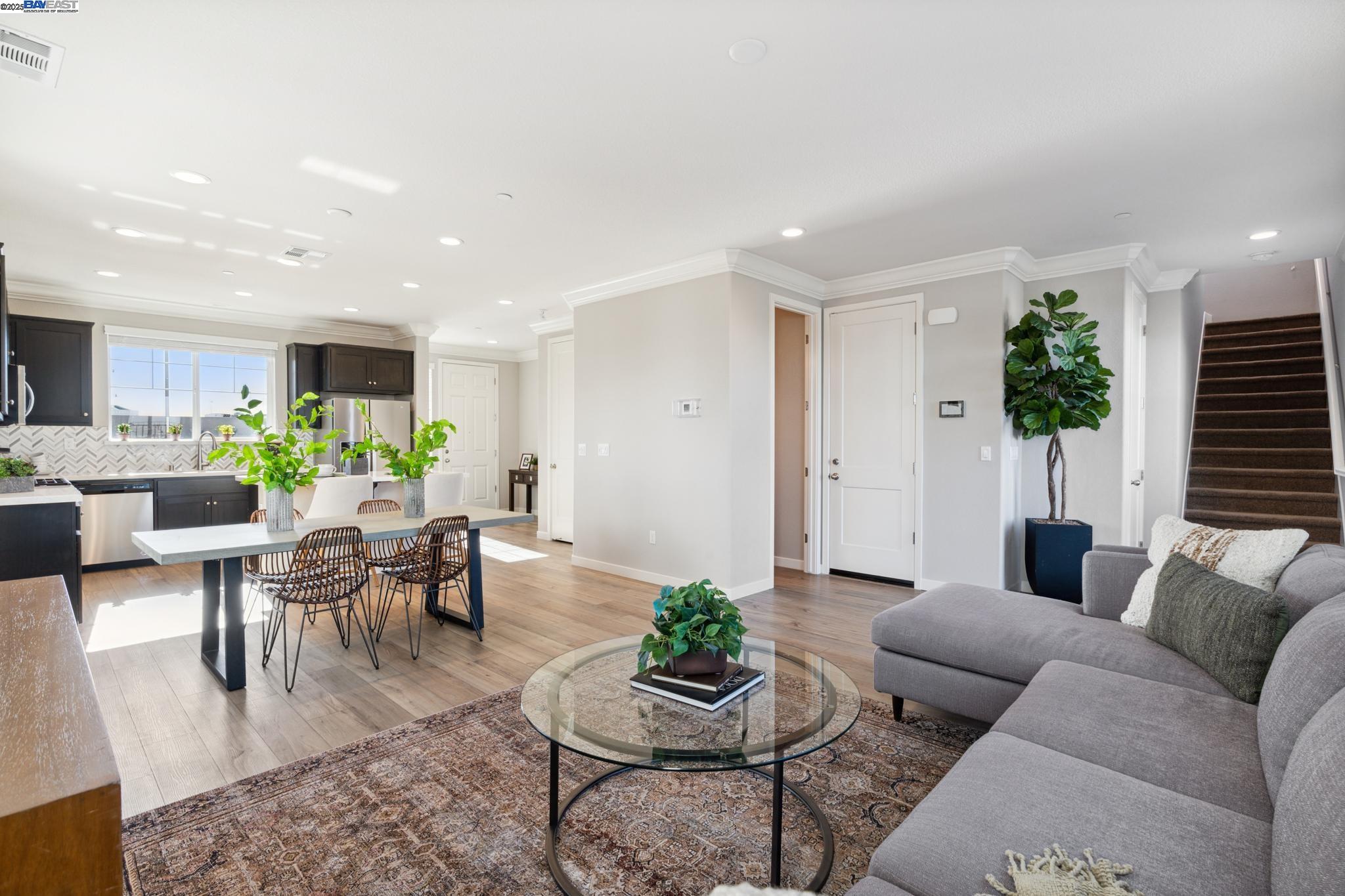 Detail Gallery Image 11 of 21 For 1468 Monument Ln, Fairfield,  CA 94533 - 4 Beds | 2/1 Baths