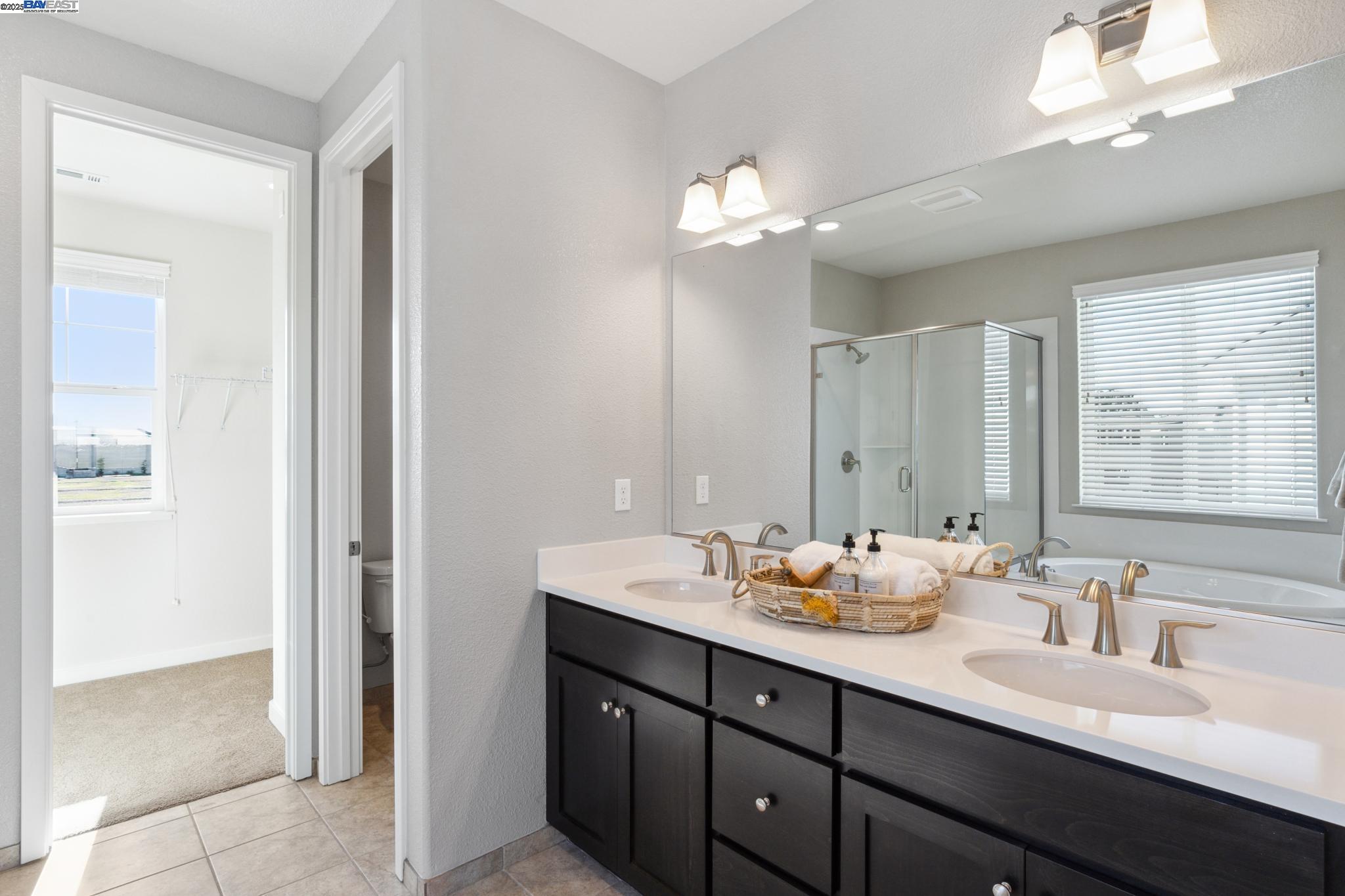 Detail Gallery Image 16 of 21 For 1468 Monument Ln, Fairfield,  CA 94533 - 4 Beds | 2/1 Baths