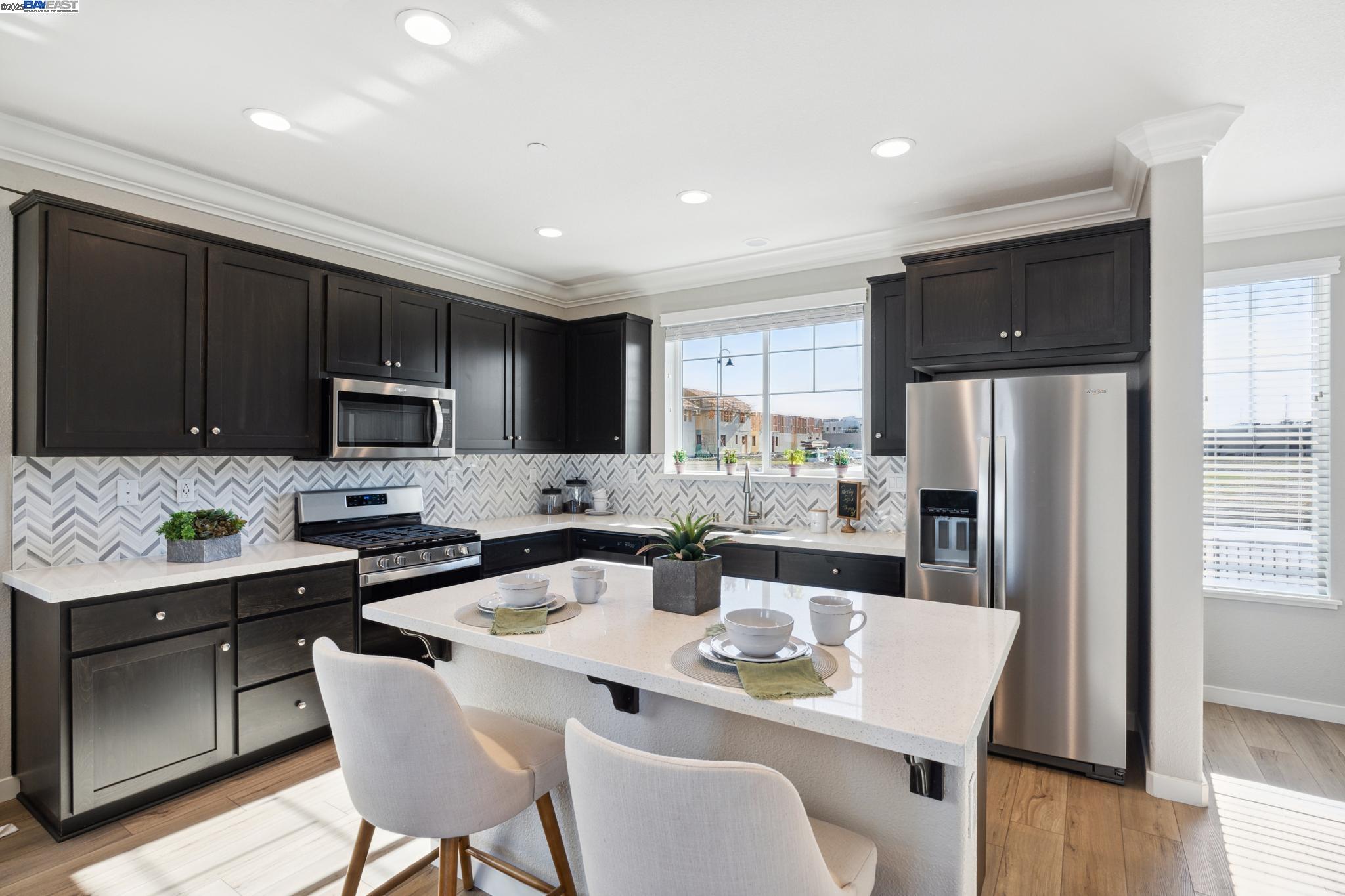 Detail Gallery Image 4 of 21 For 1468 Monument Ln, Fairfield,  CA 94533 - 4 Beds | 2/1 Baths