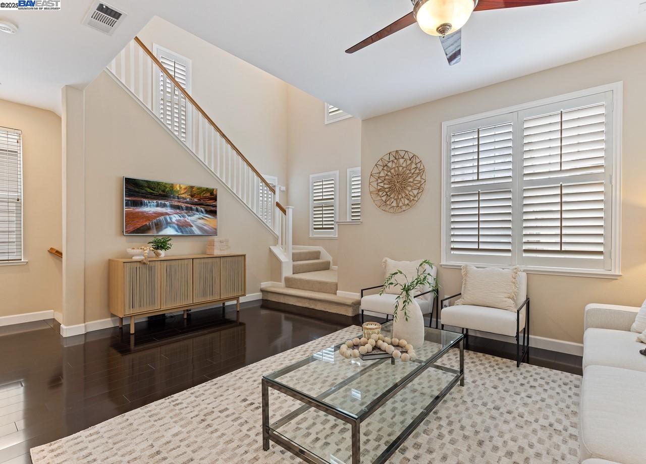 Detail Gallery Image 13 of 38 For 6020 Hillbrook Pl, Dublin,  CA 94568 - 3 Beds | 3/1 Baths