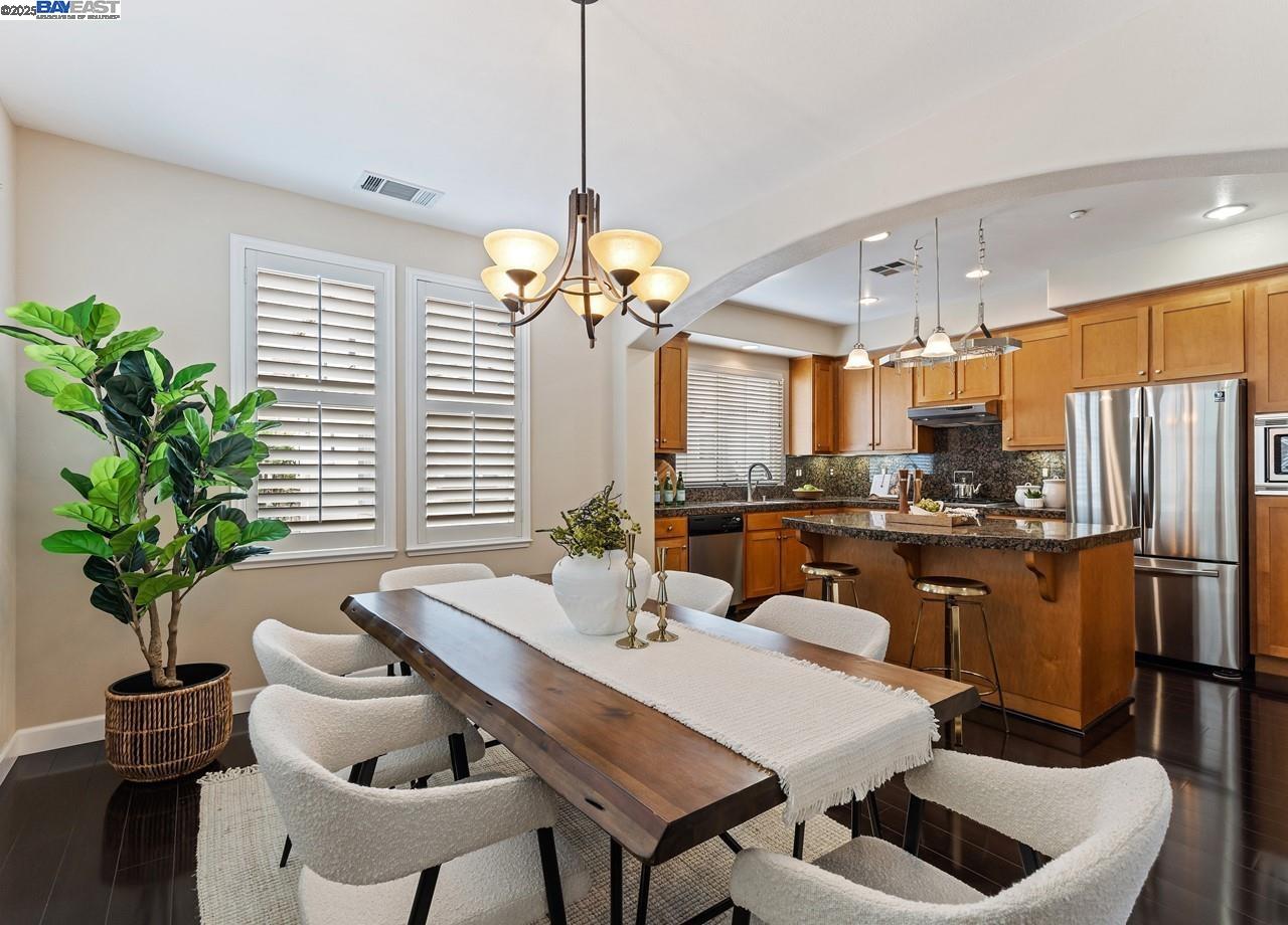 Detail Gallery Image 16 of 38 For 6020 Hillbrook Pl, Dublin,  CA 94568 - 3 Beds | 3/1 Baths