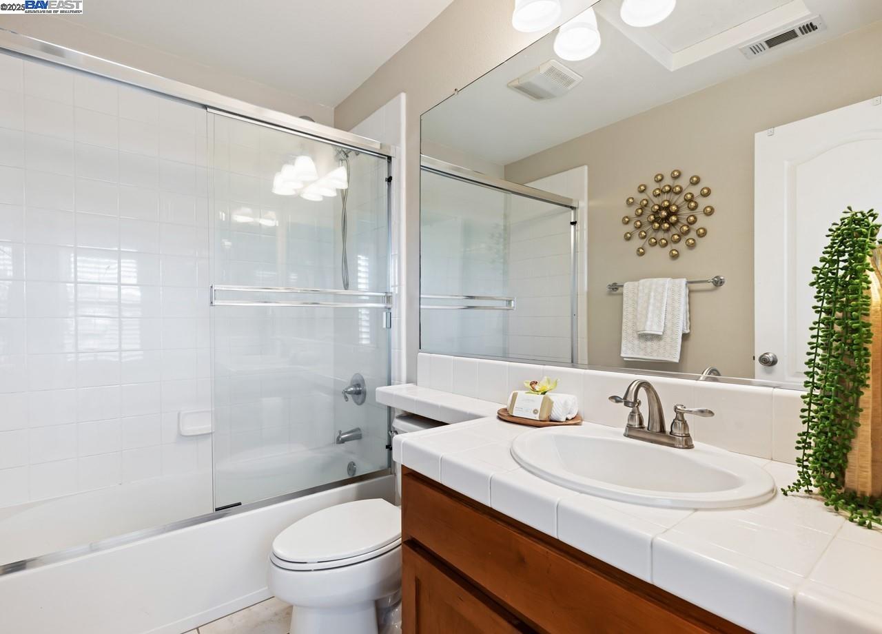 Detail Gallery Image 25 of 38 For 6020 Hillbrook Pl, Dublin,  CA 94568 - 3 Beds | 3/1 Baths