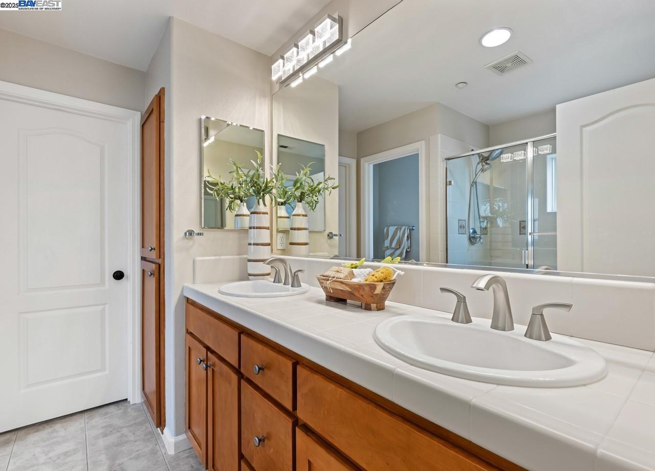 Detail Gallery Image 30 of 38 For 6020 Hillbrook Pl, Dublin,  CA 94568 - 3 Beds | 3/1 Baths