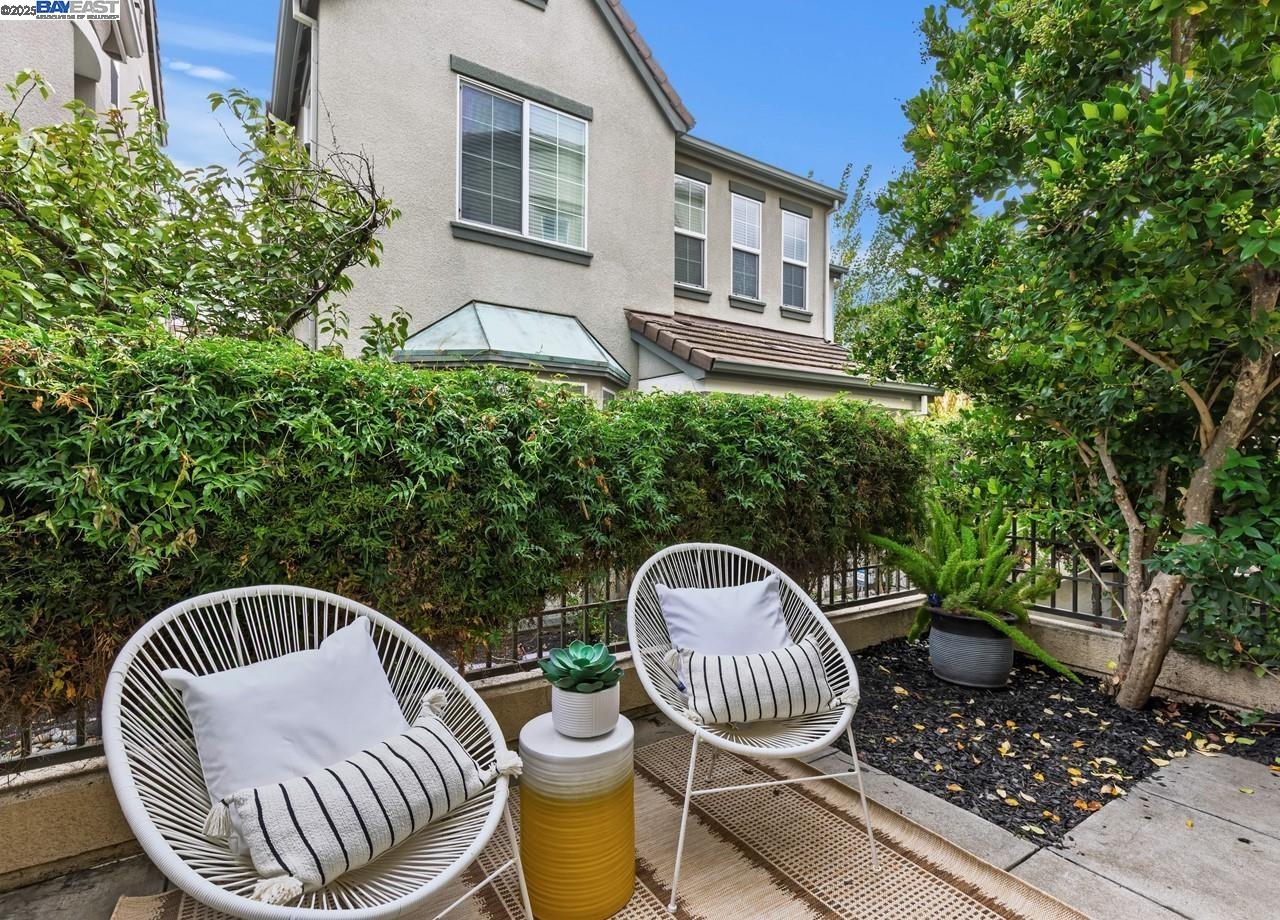 Detail Gallery Image 33 of 38 For 6020 Hillbrook Pl, Dublin,  CA 94568 - 3 Beds | 3/1 Baths