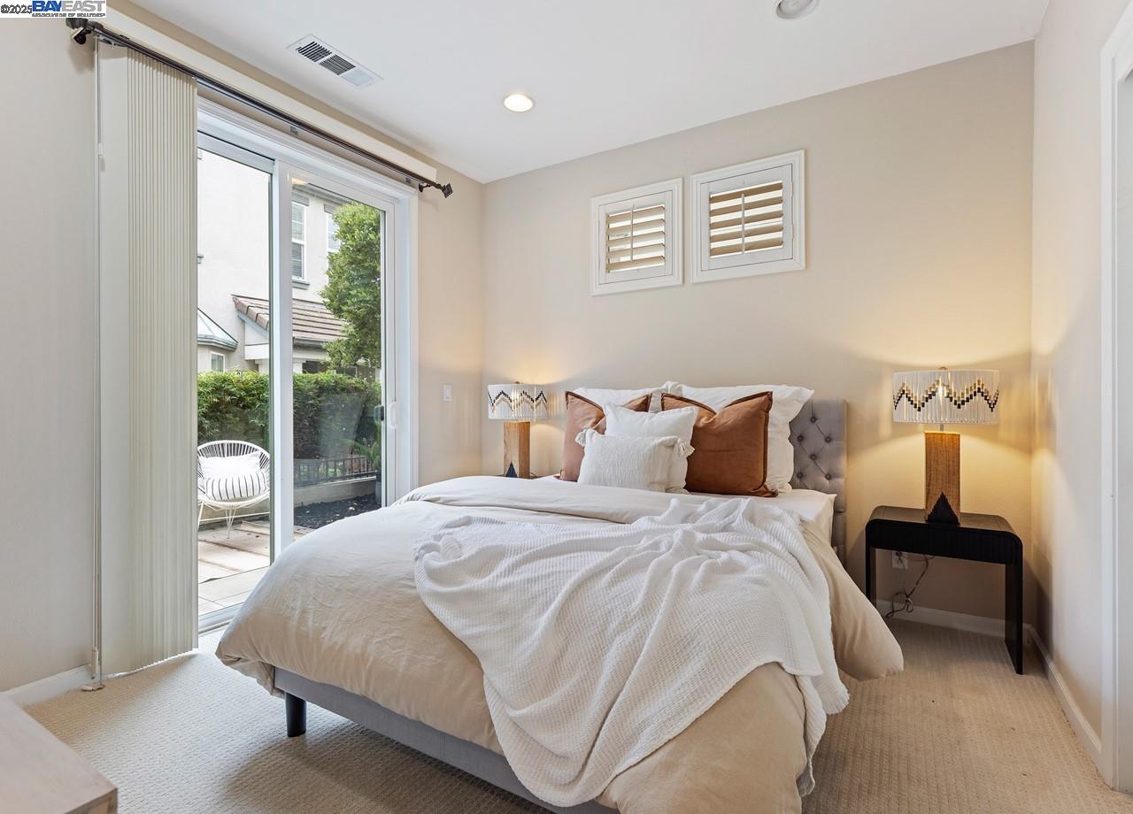 Detail Gallery Image 7 of 38 For 6020 Hillbrook Pl, Dublin,  CA 94568 - 3 Beds | 3/1 Baths