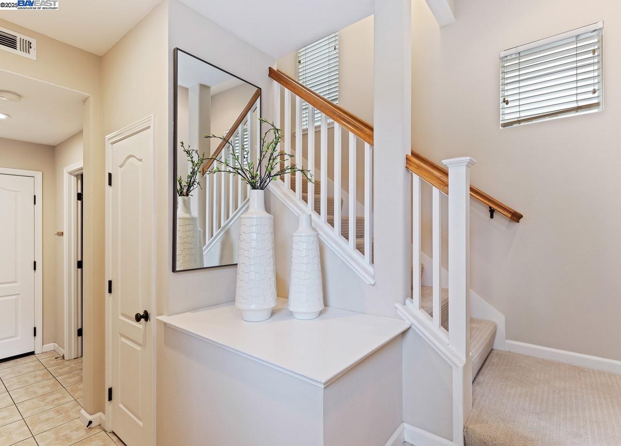 Detail Gallery Image 9 of 38 For 6020 Hillbrook Pl, Dublin,  CA 94568 - 3 Beds | 3/1 Baths