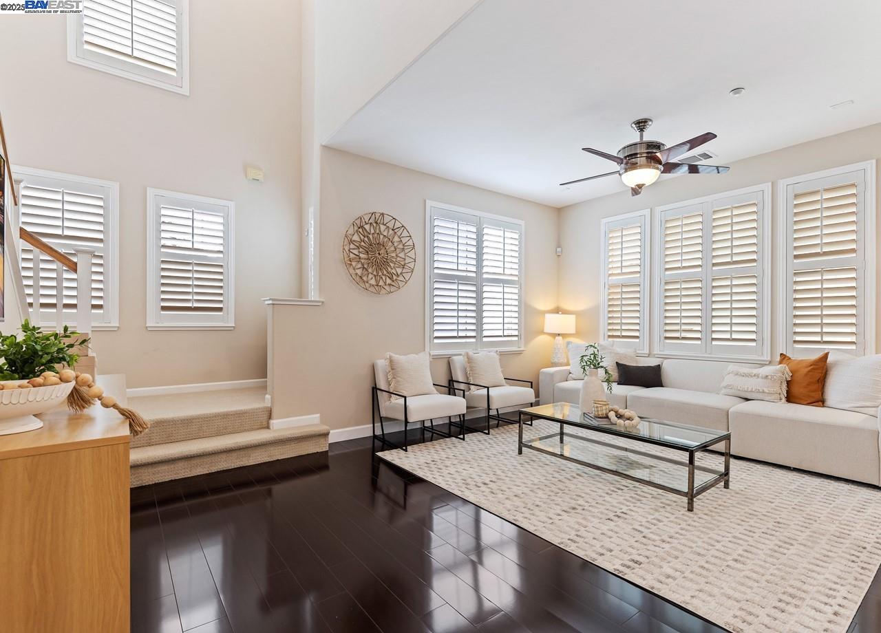 Detail Gallery Image 10 of 38 For 6020 Hillbrook Pl, Dublin,  CA 94568 - 3 Beds | 3/1 Baths