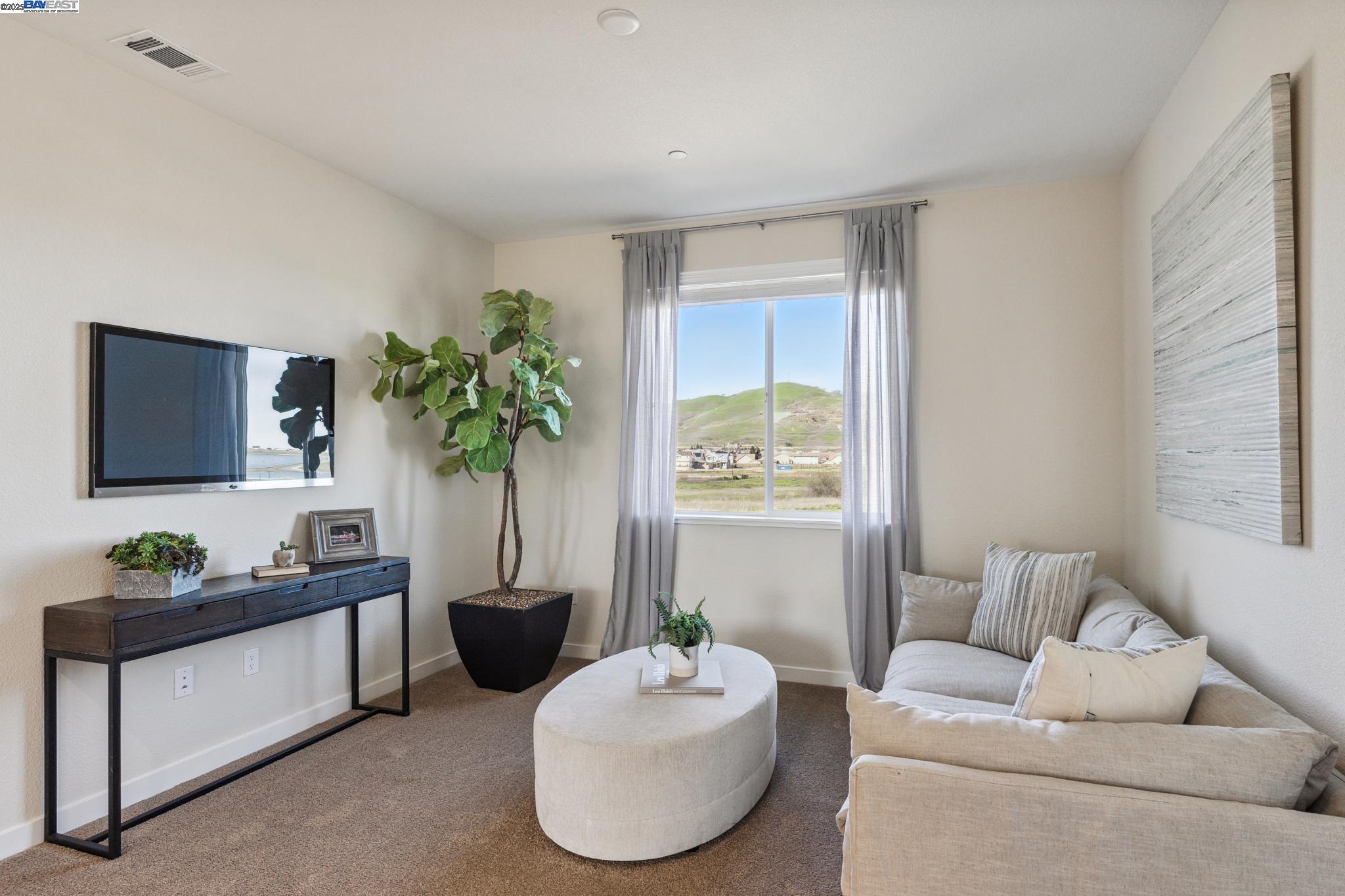 Detail Gallery Image 12 of 22 For 1480 Monument Ln, Fairfield,  CA 94533 - 4 Beds | 3 Baths