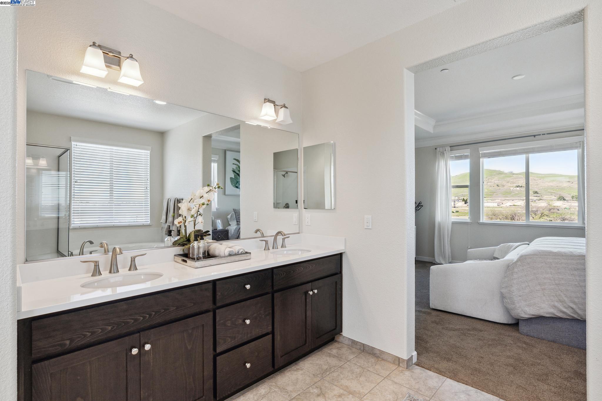 Detail Gallery Image 18 of 22 For 1480 Monument Ln, Fairfield,  CA 94533 - 4 Beds | 3 Baths