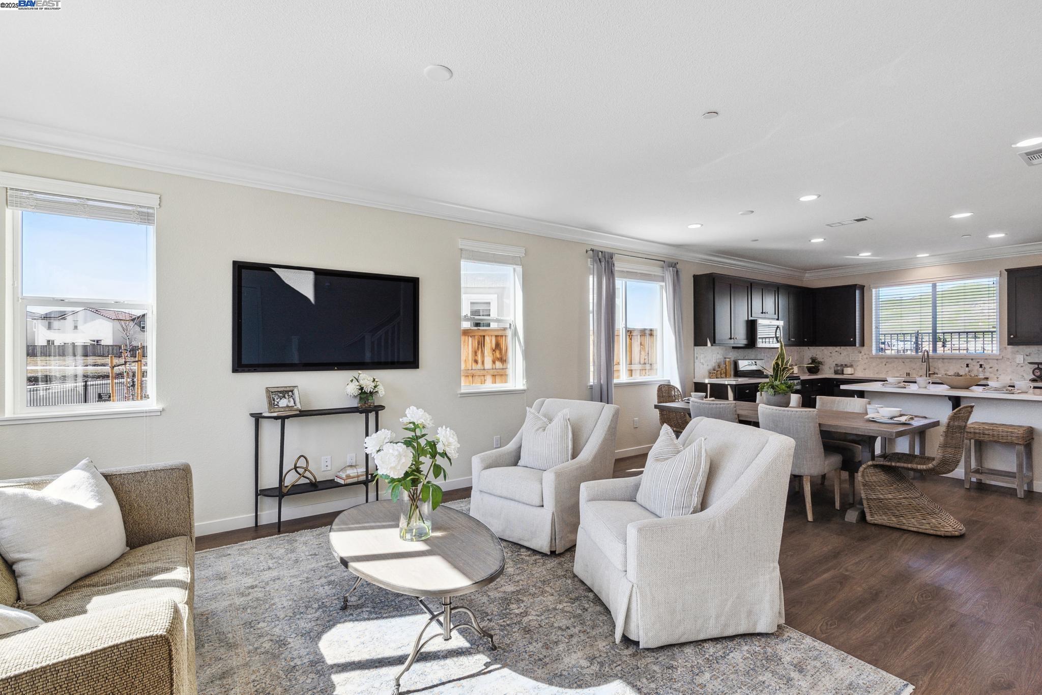 Detail Gallery Image 3 of 22 For 1480 Monument Ln, Fairfield,  CA 94533 - 4 Beds | 3 Baths