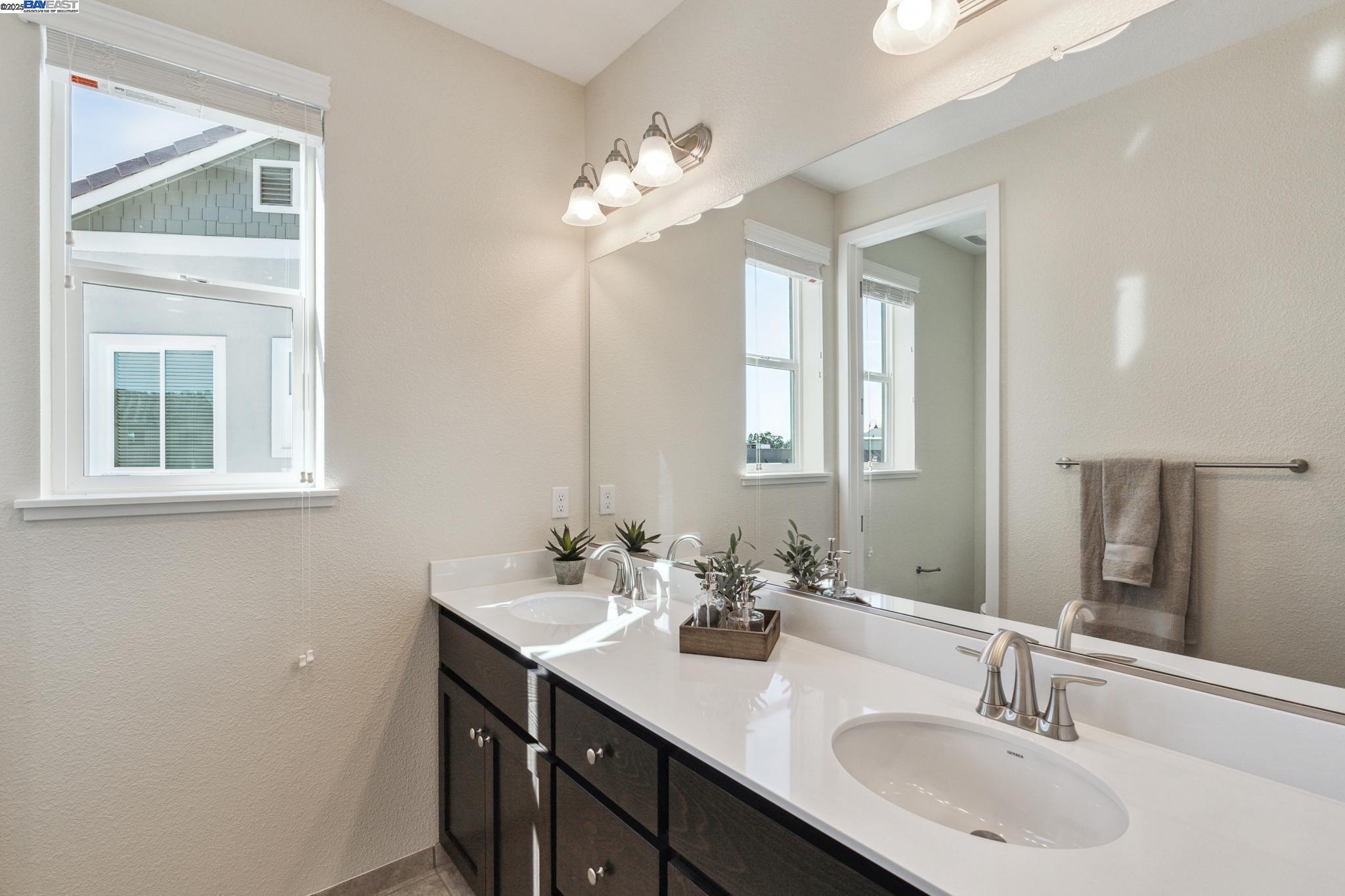 Detail Gallery Image 21 of 22 For 1480 Monument Ln, Fairfield,  CA 94533 - 4 Beds | 3 Baths