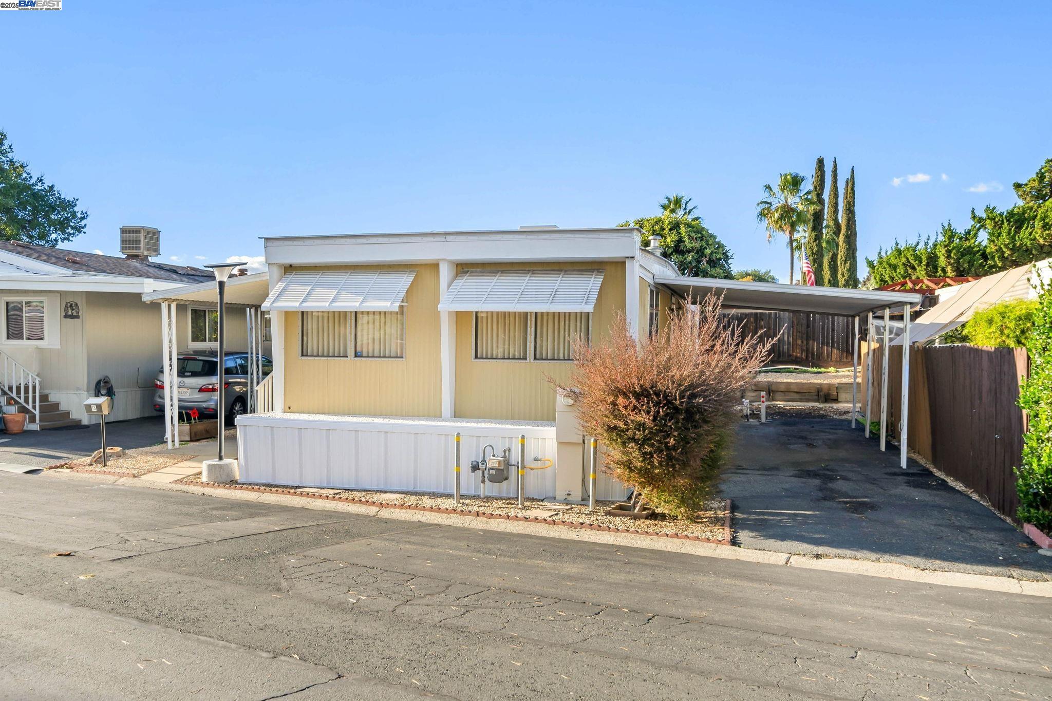 Detail Gallery Image 2 of 26 For 18 Galloway Dr, Concord,  CA 94520 - 2 Beds | 1 Baths