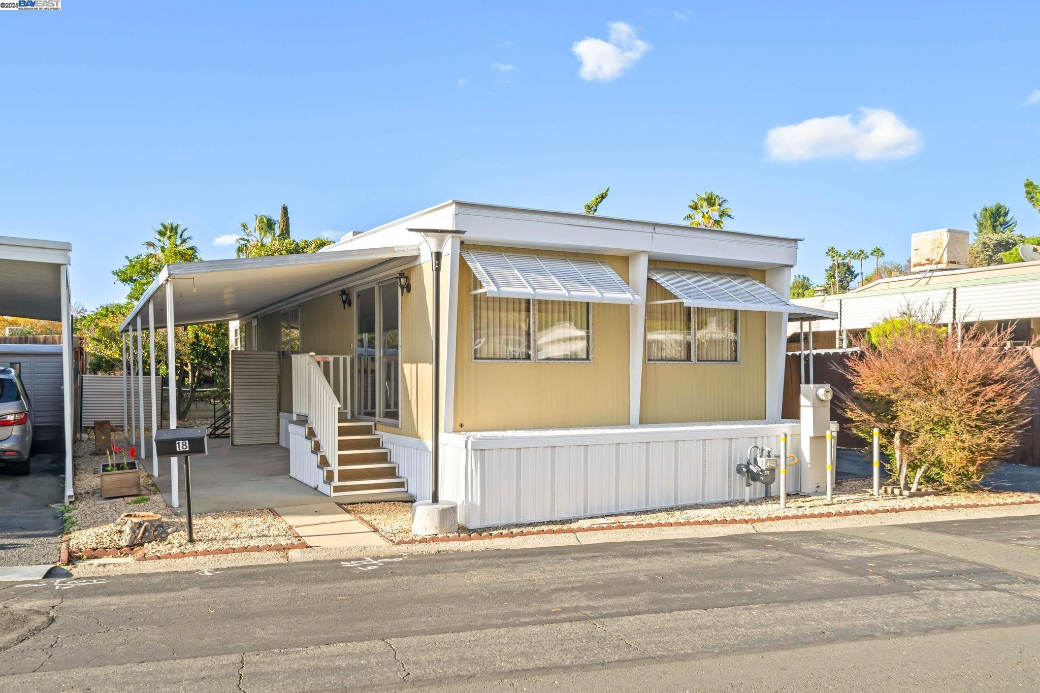 Detail Gallery Image 3 of 26 For 18 Galloway Dr, Concord,  CA 94520 - 2 Beds | 1 Baths
