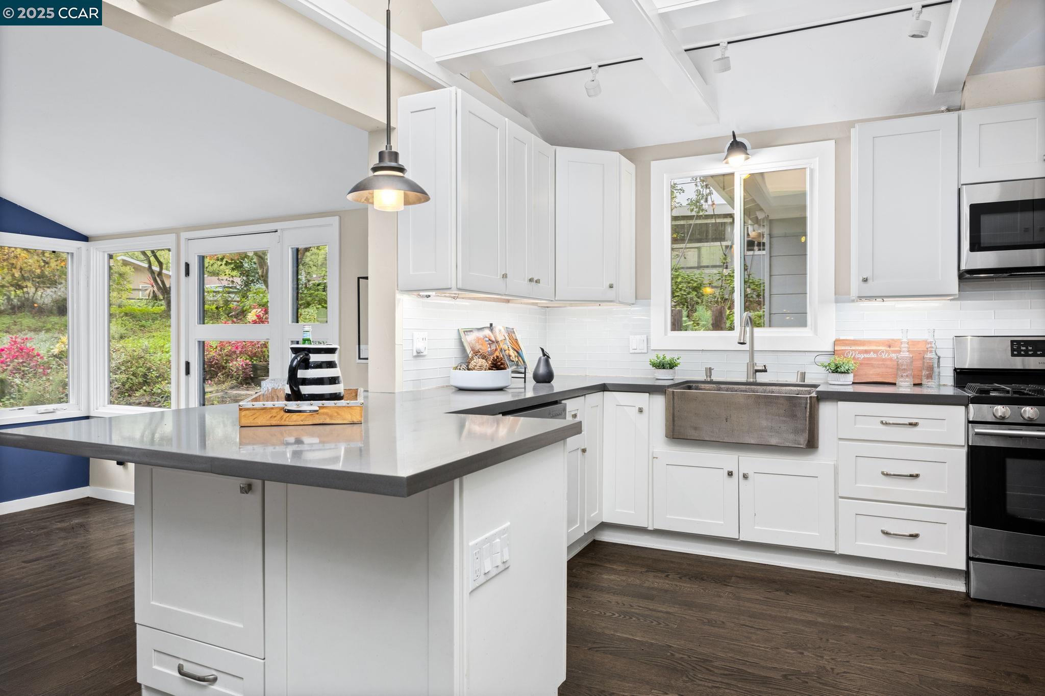 Detail Gallery Image 5 of 23 For 4090 Garden Rd, El Sobrante,  CA 94803 - 2 Beds | 1 Baths