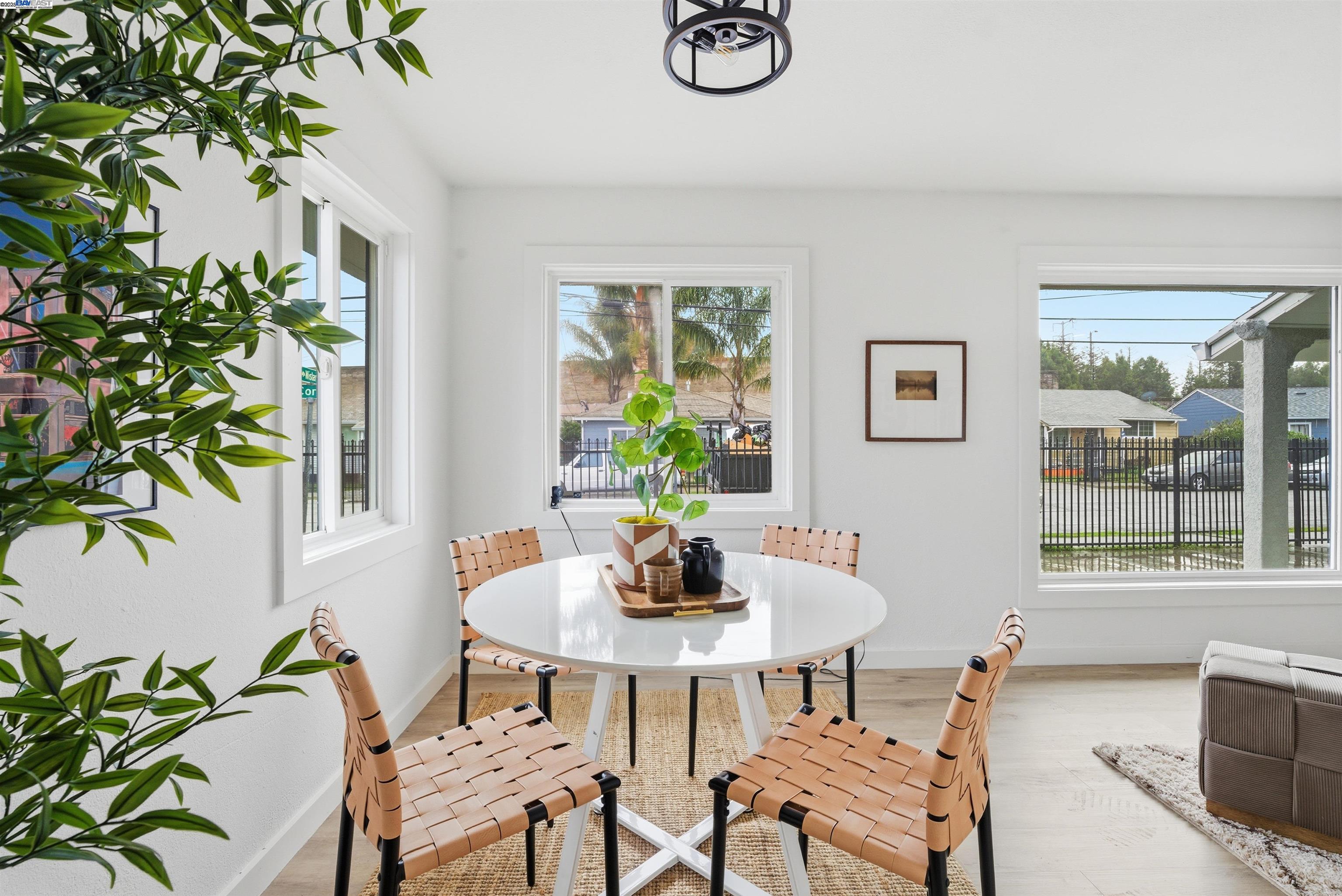 Detail Gallery Image 10 of 23 For 9709 Coral Rd, Oakland,  CA 94603 - 3 Beds | 1 Baths