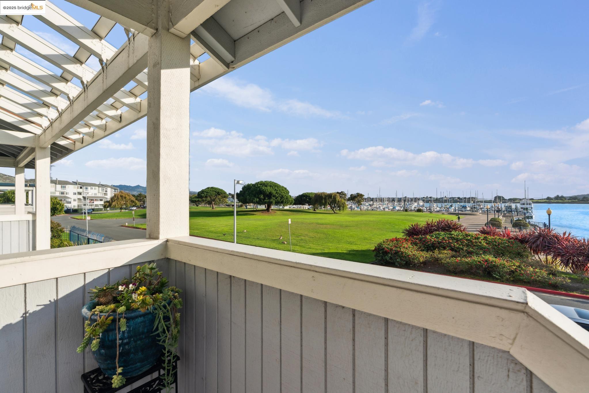 Detail Gallery Image 2 of 60 For 184 Schooner Ct, Richmond,  CA 94804 - 2 Beds | 2 Baths