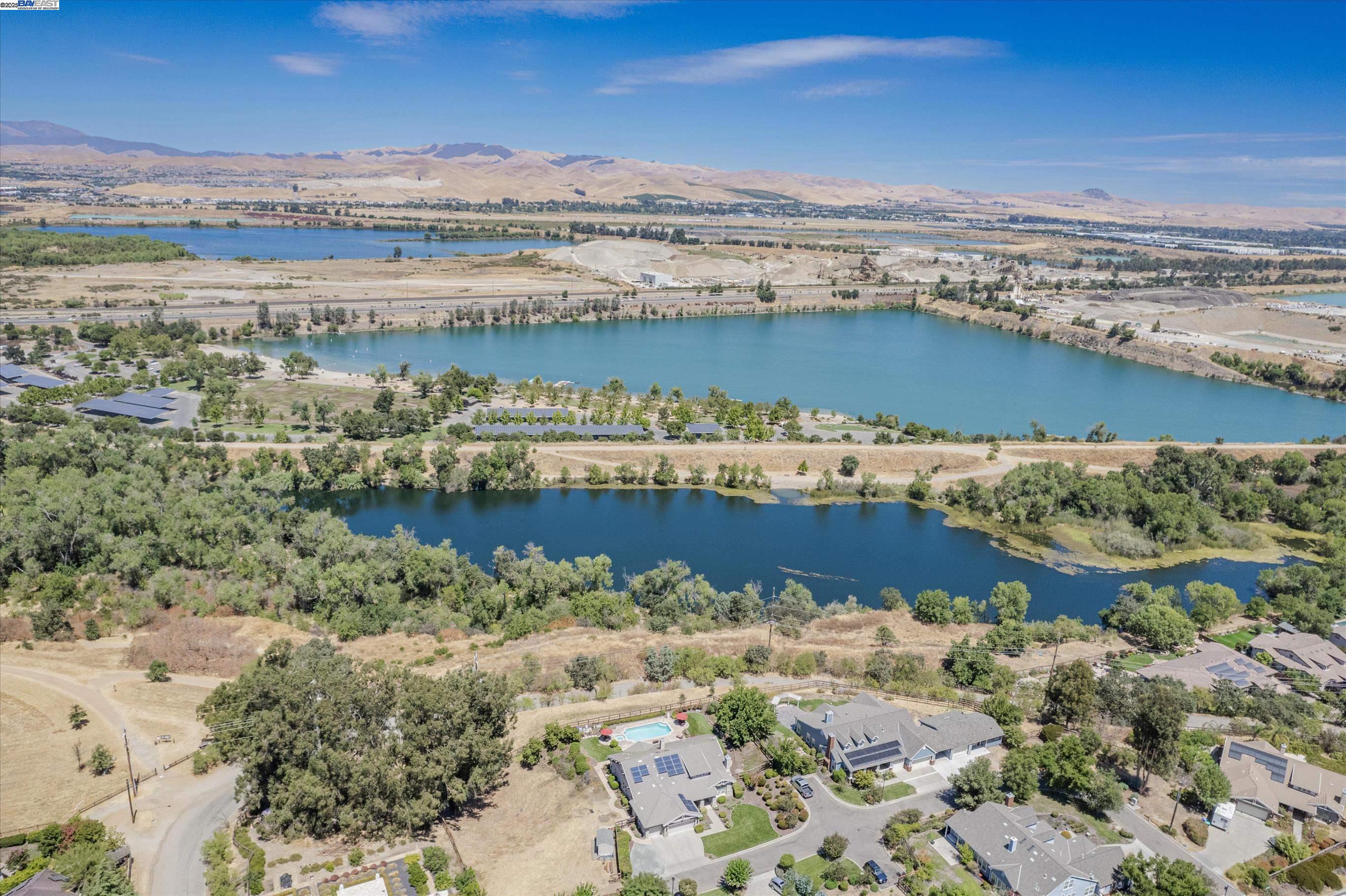 Detail Gallery Image 7 of 54 For 2531 Leona Pl, Pleasanton,  CA 94566 - 4 Beds | 3/1 Baths