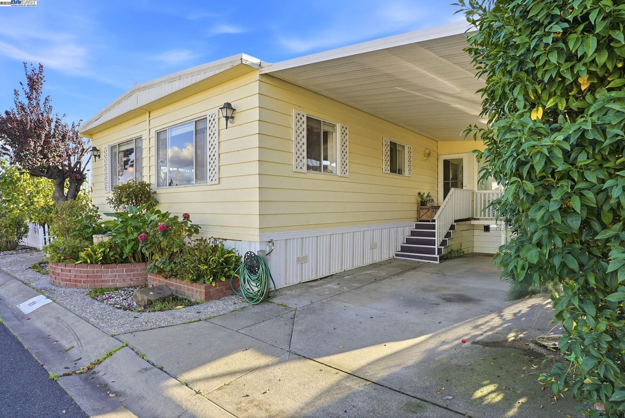 Detail Gallery Image 2 of 54 For 4141 Deep Creek Rd #89,  Fremont,  CA 94555 - 2 Beds | 2 Baths