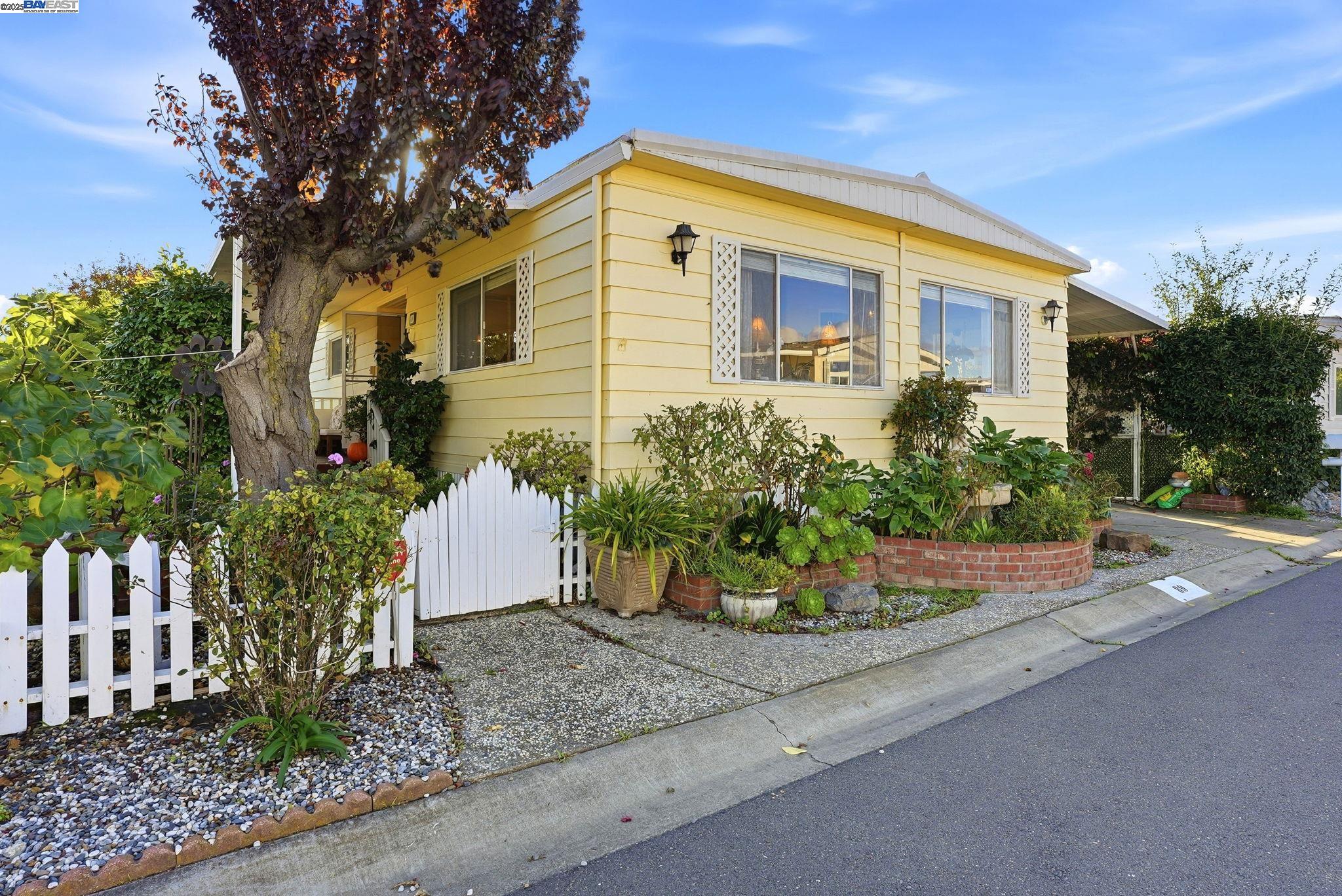 Detail Gallery Image 3 of 54 For 4141 Deep Creek Rd #89,  Fremont,  CA 94555 - 2 Beds | 2 Baths