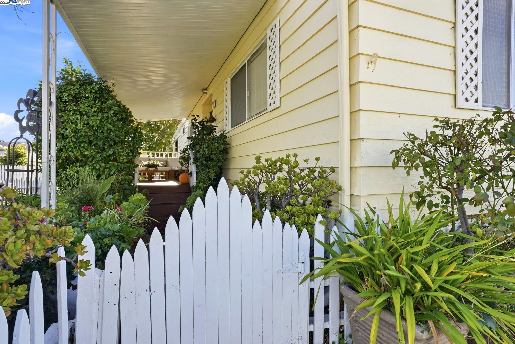 Detail Gallery Image 4 of 54 For 4141 Deep Creek Rd #89,  Fremont,  CA 94555 - 2 Beds | 2 Baths