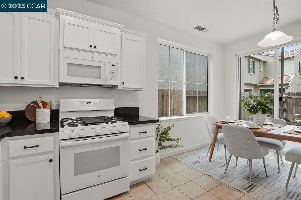 Detail Gallery Image 9 of 48 For 1830 Yellowwood Ave, Sacramento,  CA 95834 - 3 Beds | 2/1 Baths