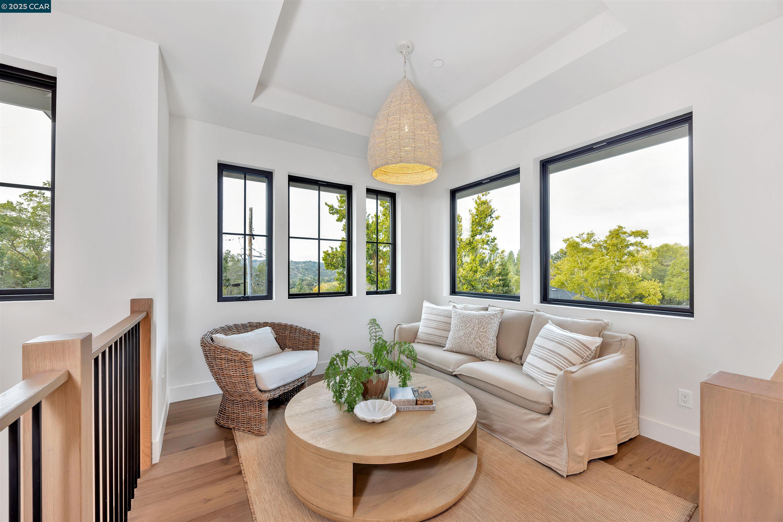 Detail Gallery Image 25 of 37 For 1362 Sunset Loop, Lafayette,  CA 94549 - 5 Beds | 5/1 Baths