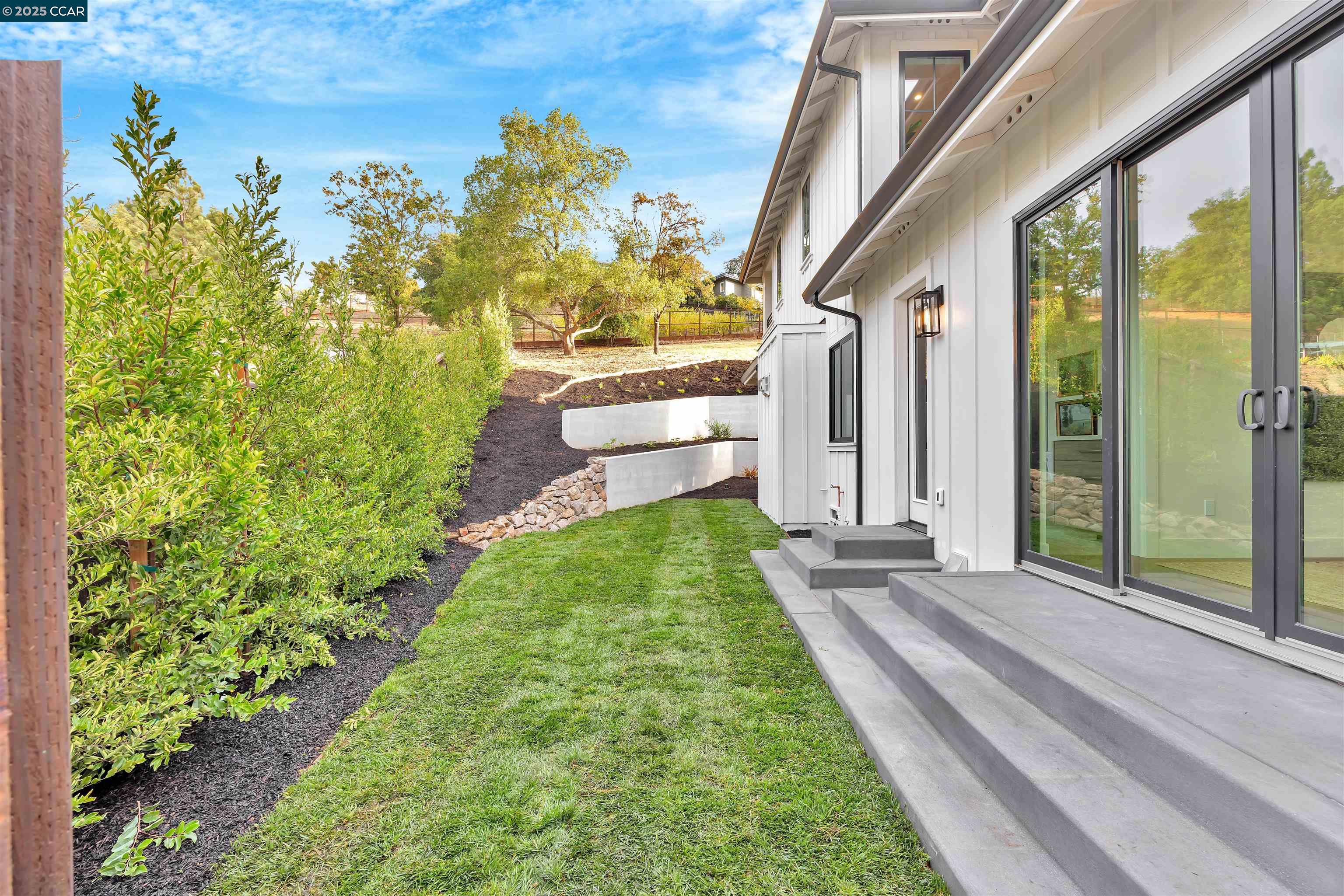 Detail Gallery Image 33 of 37 For 1362 Sunset Loop, Lafayette,  CA 94549 - 5 Beds | 5/1 Baths