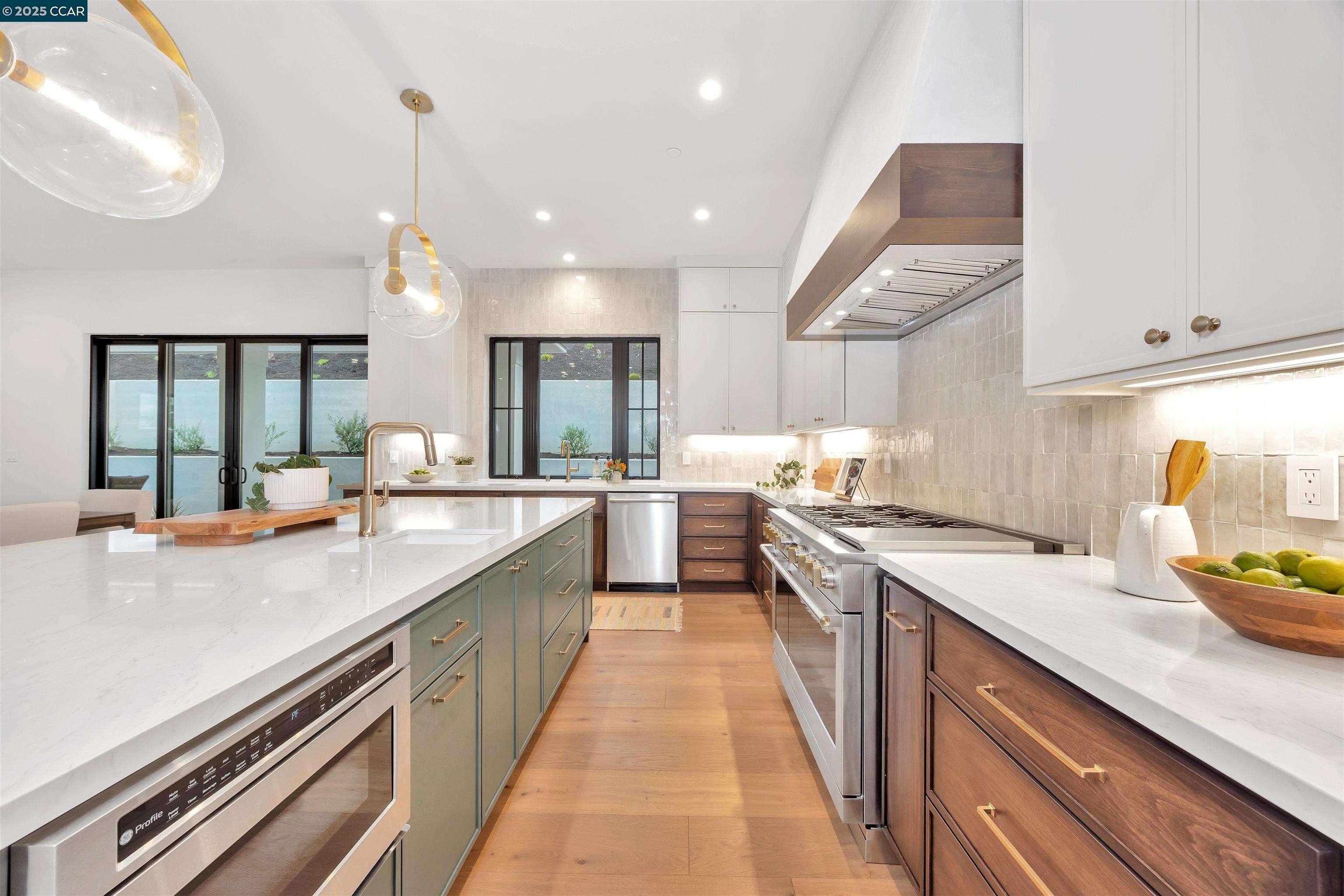 Detail Gallery Image 8 of 37 For 1362 Sunset Loop, Lafayette,  CA 94549 - 5 Beds | 5/1 Baths