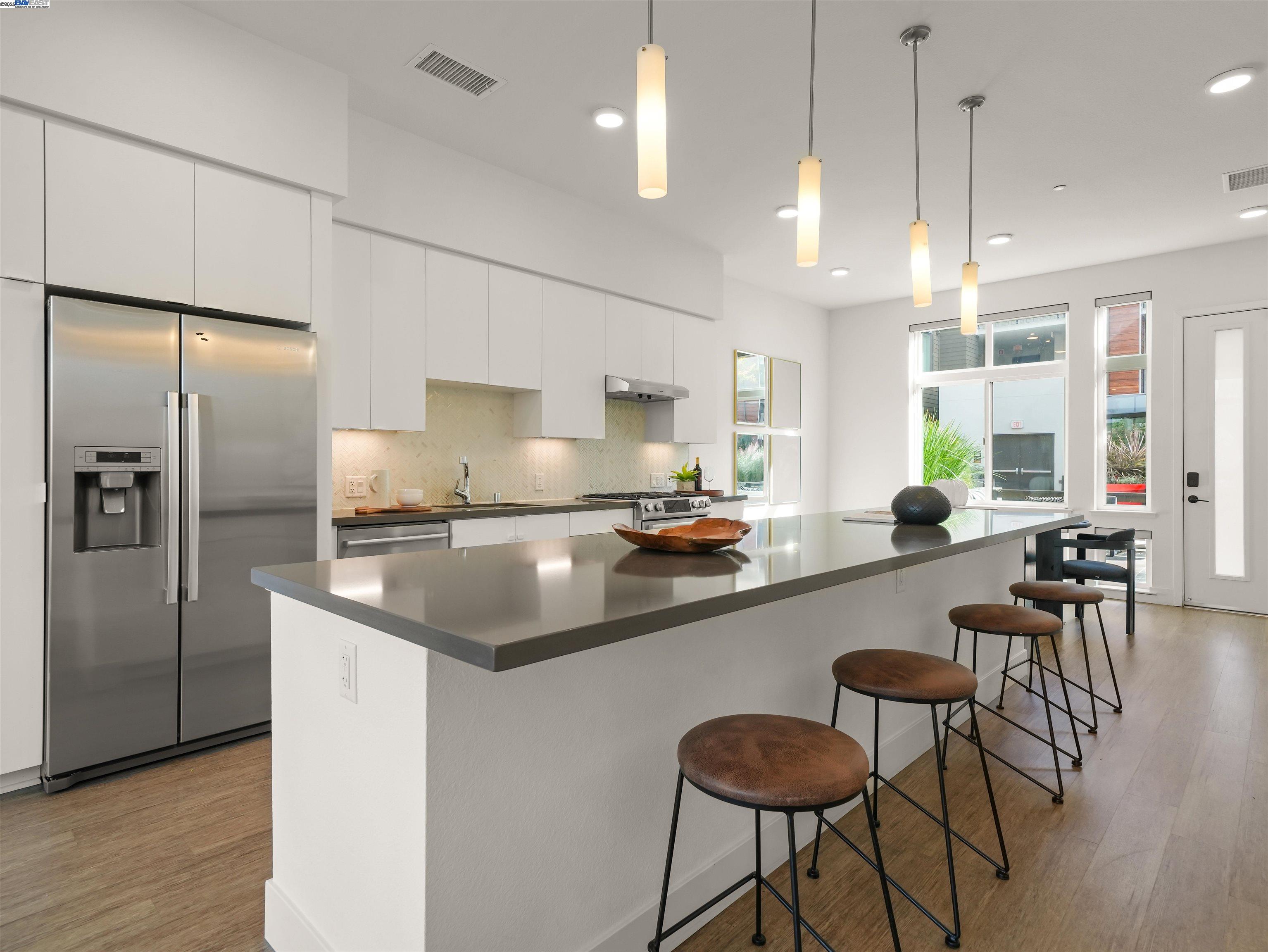 Detail Gallery Image 6 of 39 For 3768 Capitol Ave 309b,  Fremont,  CA 94538 - 3 Beds | 3/1 Baths