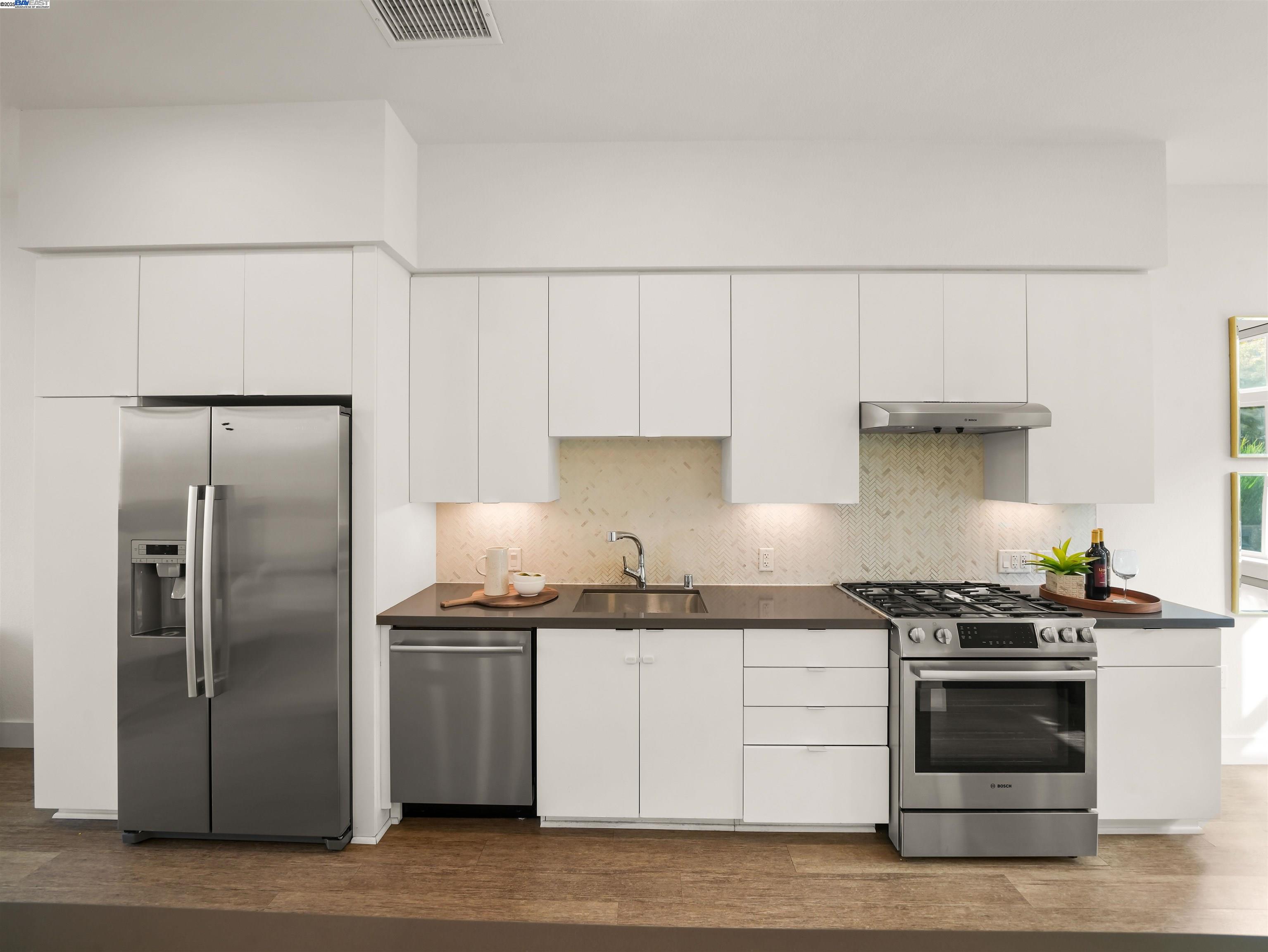 Detail Gallery Image 8 of 39 For 3768 Capitol Ave 309b,  Fremont,  CA 94538 - 3 Beds | 3/1 Baths