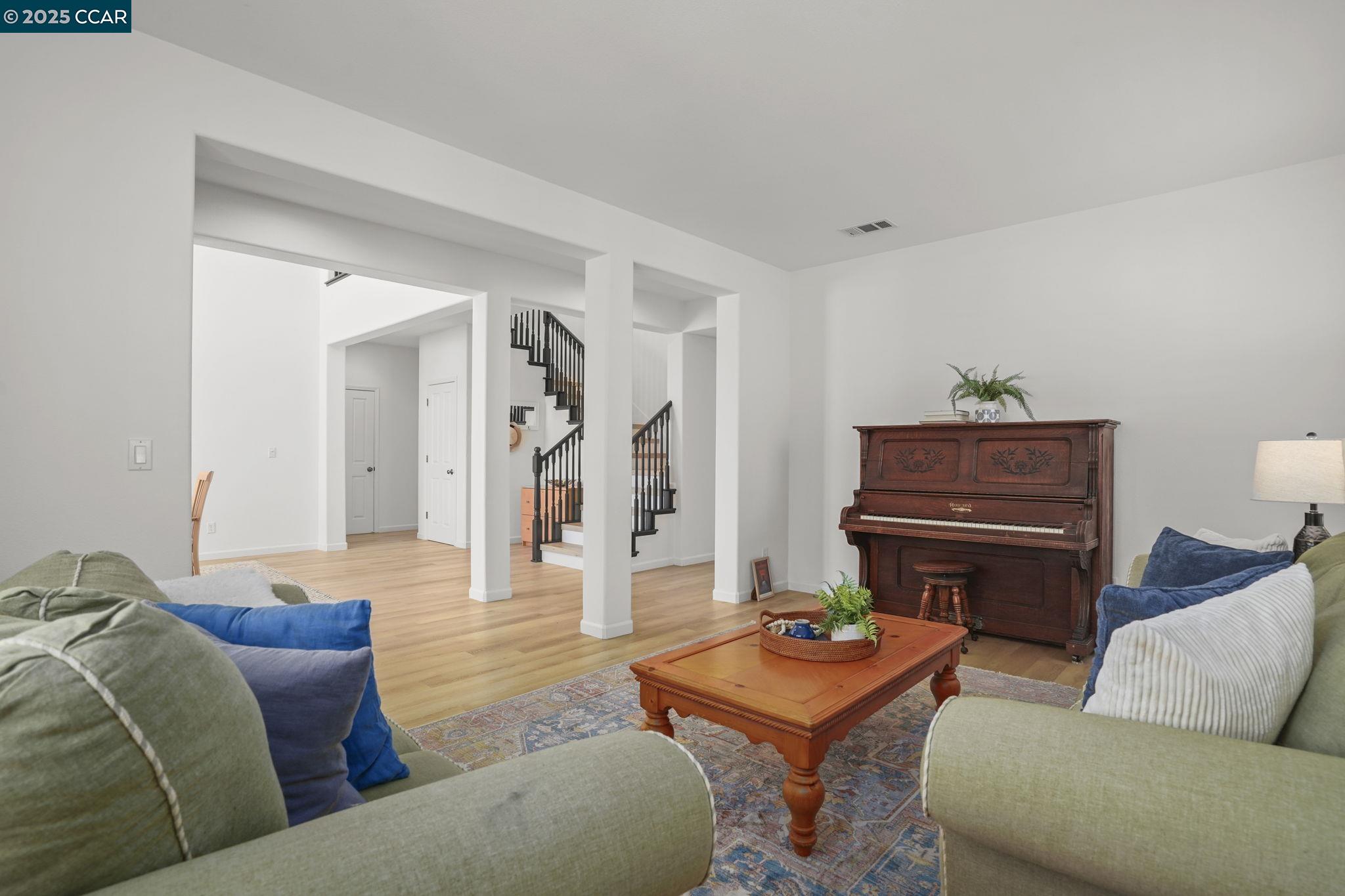 Detail Gallery Image 7 of 43 For 504 Silver Spur Ln, Oakley,  CA 94561 - 4 Beds | 3/1 Baths