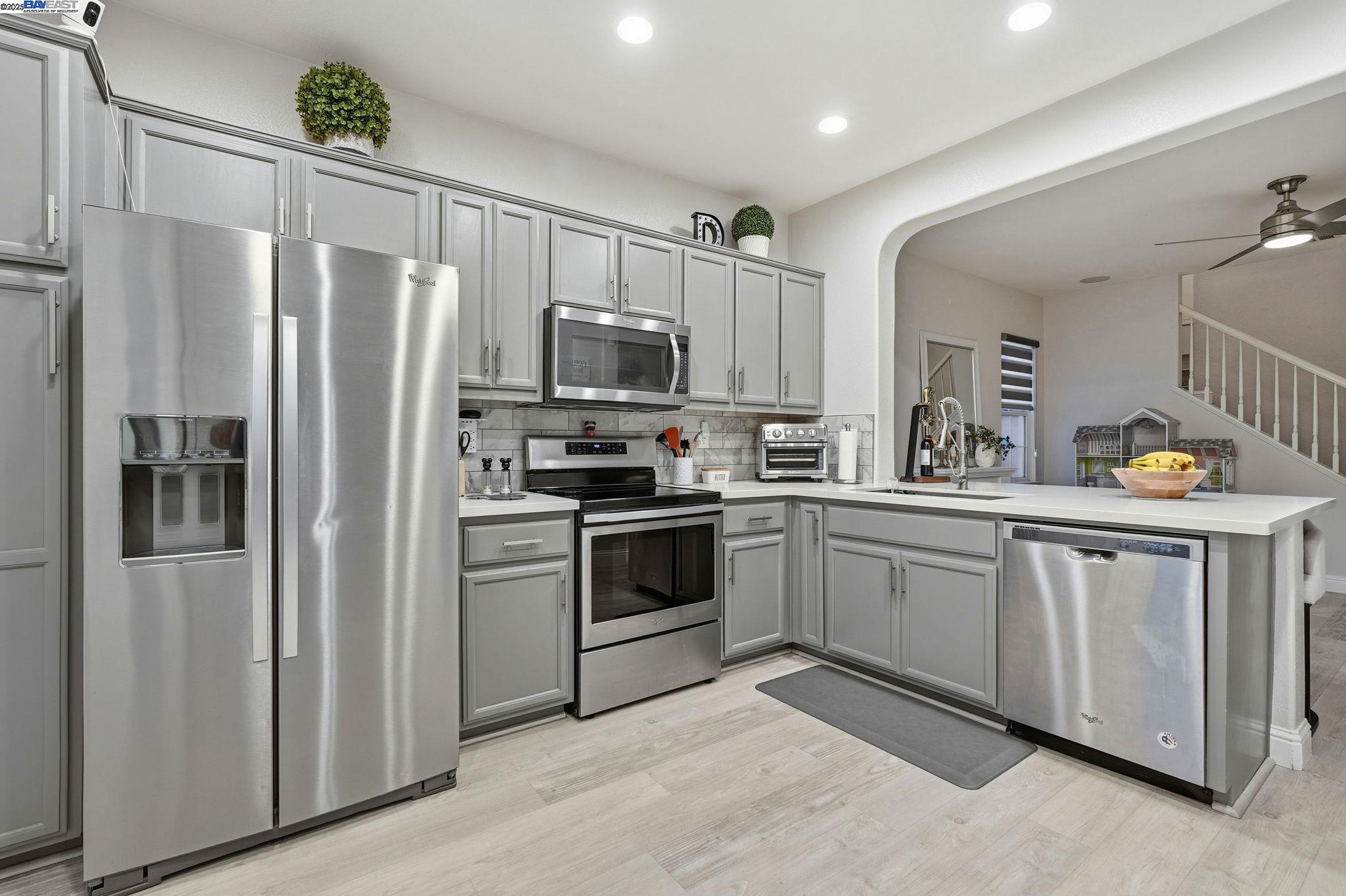 Detail Gallery Image 12 of 36 For 1588 Hearthsong Dr, Manteca,  CA 95337 - 4 Beds | 2/1 Baths