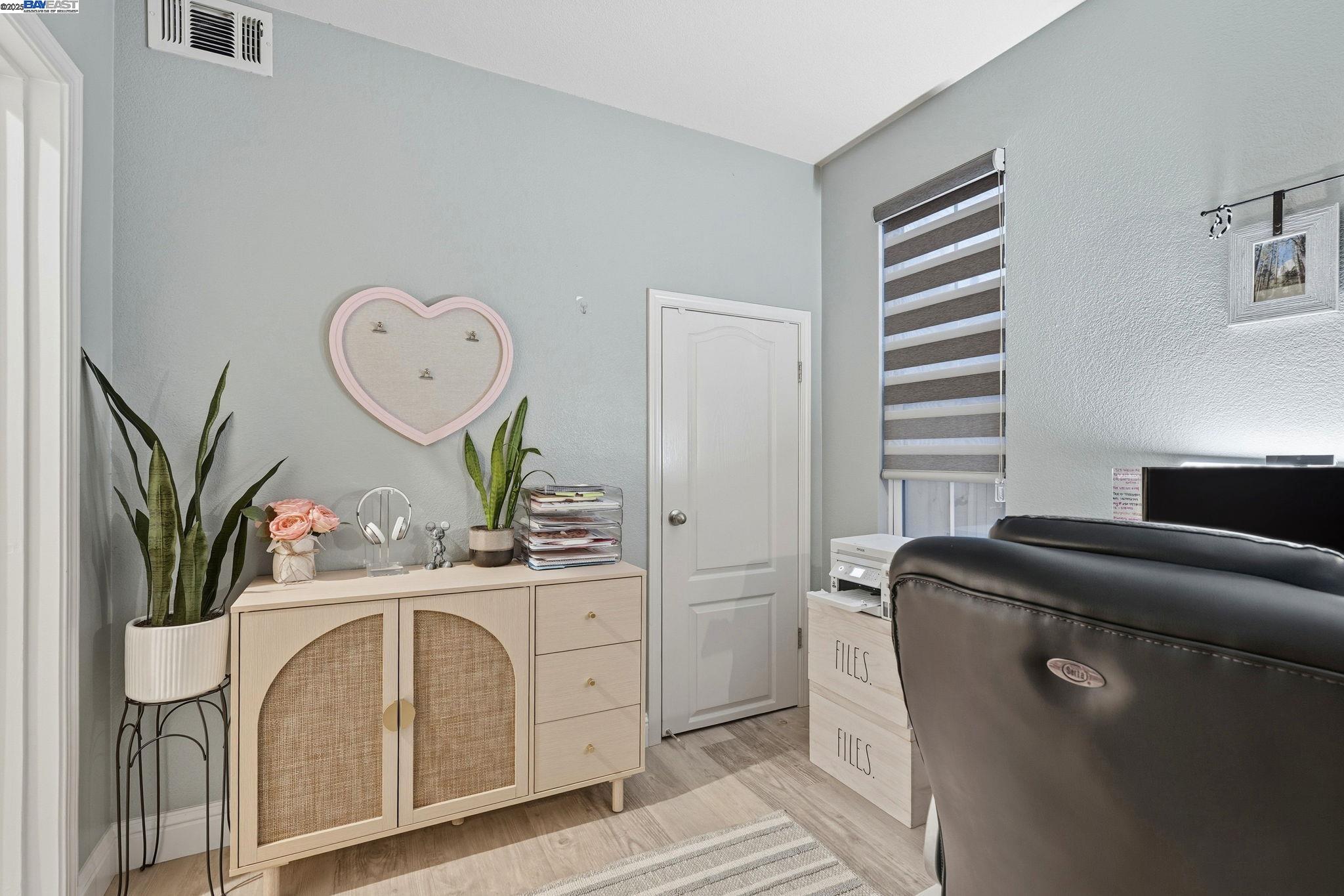 Detail Gallery Image 17 of 36 For 1588 Hearthsong Dr, Manteca,  CA 95337 - 4 Beds | 2/1 Baths