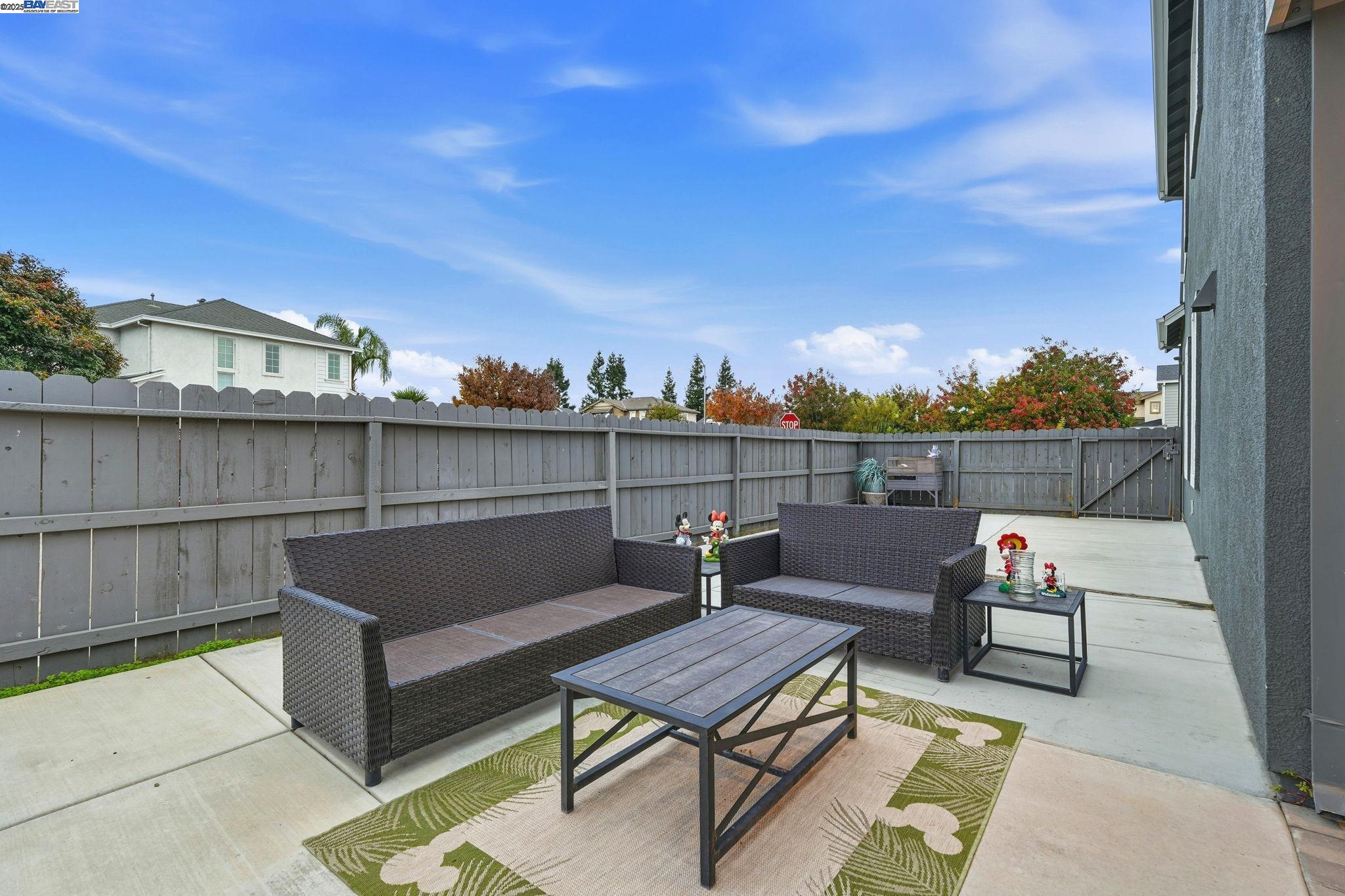 Detail Gallery Image 33 of 36 For 1588 Hearthsong Dr, Manteca,  CA 95337 - 4 Beds | 2/1 Baths