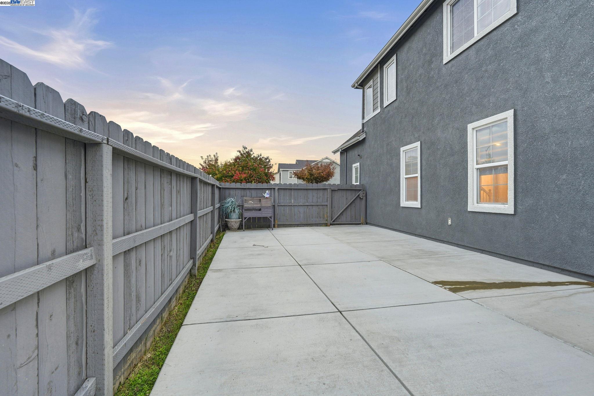 Detail Gallery Image 34 of 36 For 1588 Hearthsong Dr, Manteca,  CA 95337 - 4 Beds | 2/1 Baths