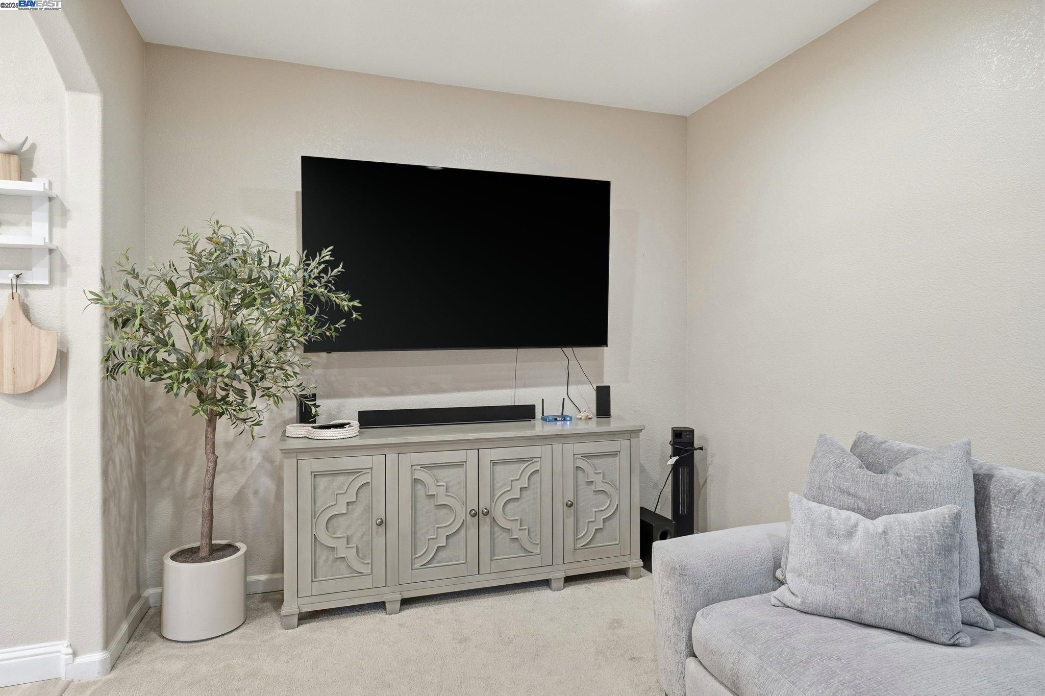 Detail Gallery Image 6 of 36 For 1588 Hearthsong Dr, Manteca,  CA 95337 - 4 Beds | 2/1 Baths