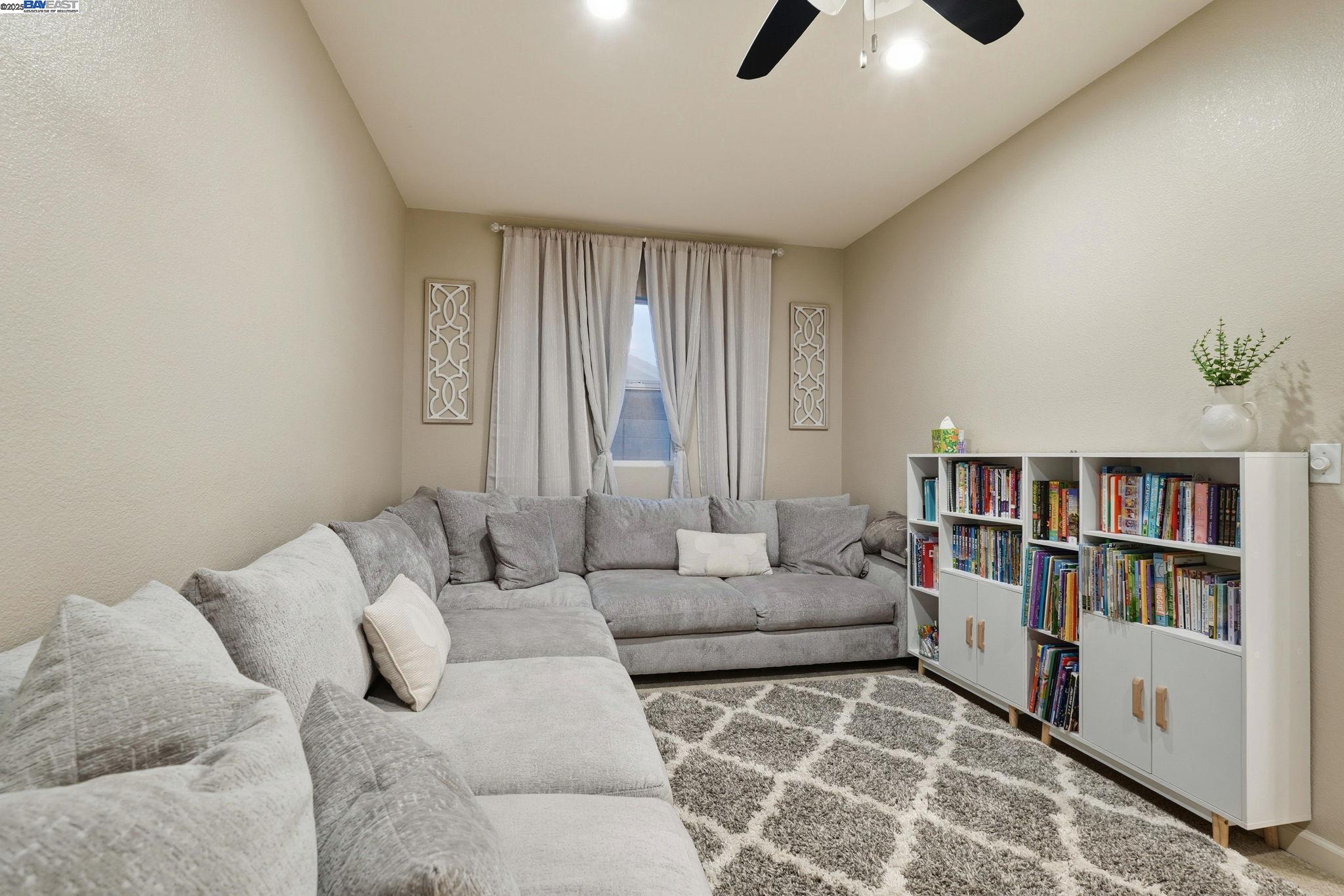 Detail Gallery Image 8 of 36 For 1588 Hearthsong Dr, Manteca,  CA 95337 - 4 Beds | 2/1 Baths