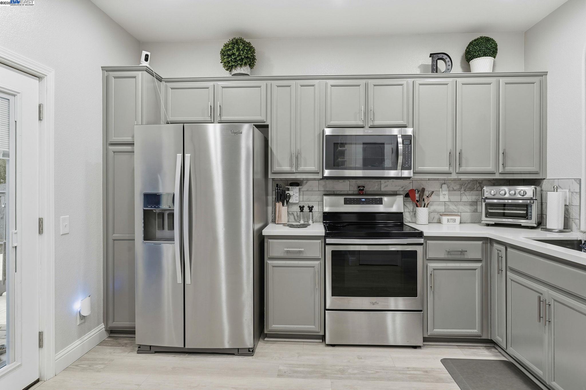 Detail Gallery Image 9 of 36 For 1588 Hearthsong Dr, Manteca,  CA 95337 - 4 Beds | 2/1 Baths