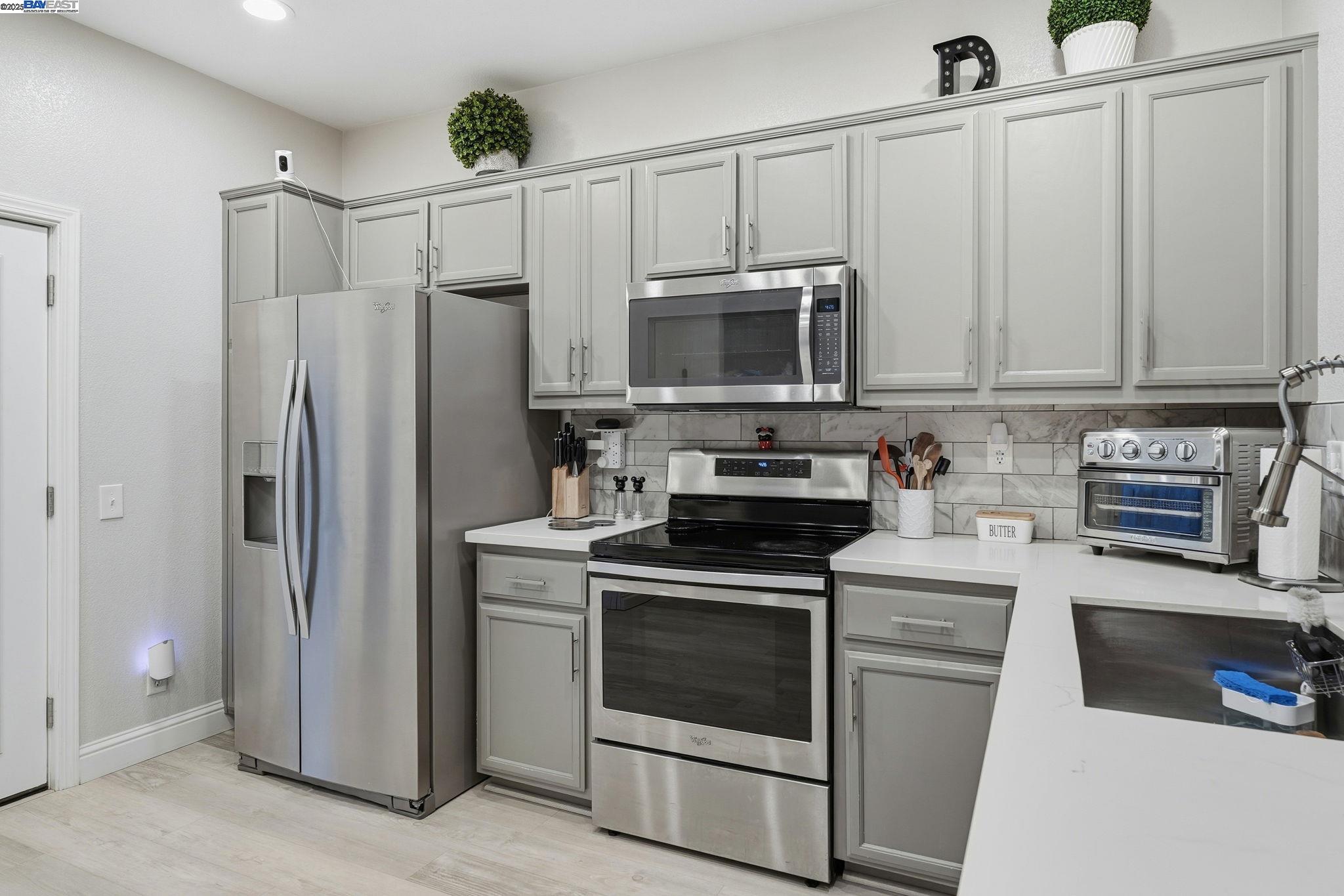 Detail Gallery Image 10 of 36 For 1588 Hearthsong Dr, Manteca,  CA 95337 - 4 Beds | 2/1 Baths