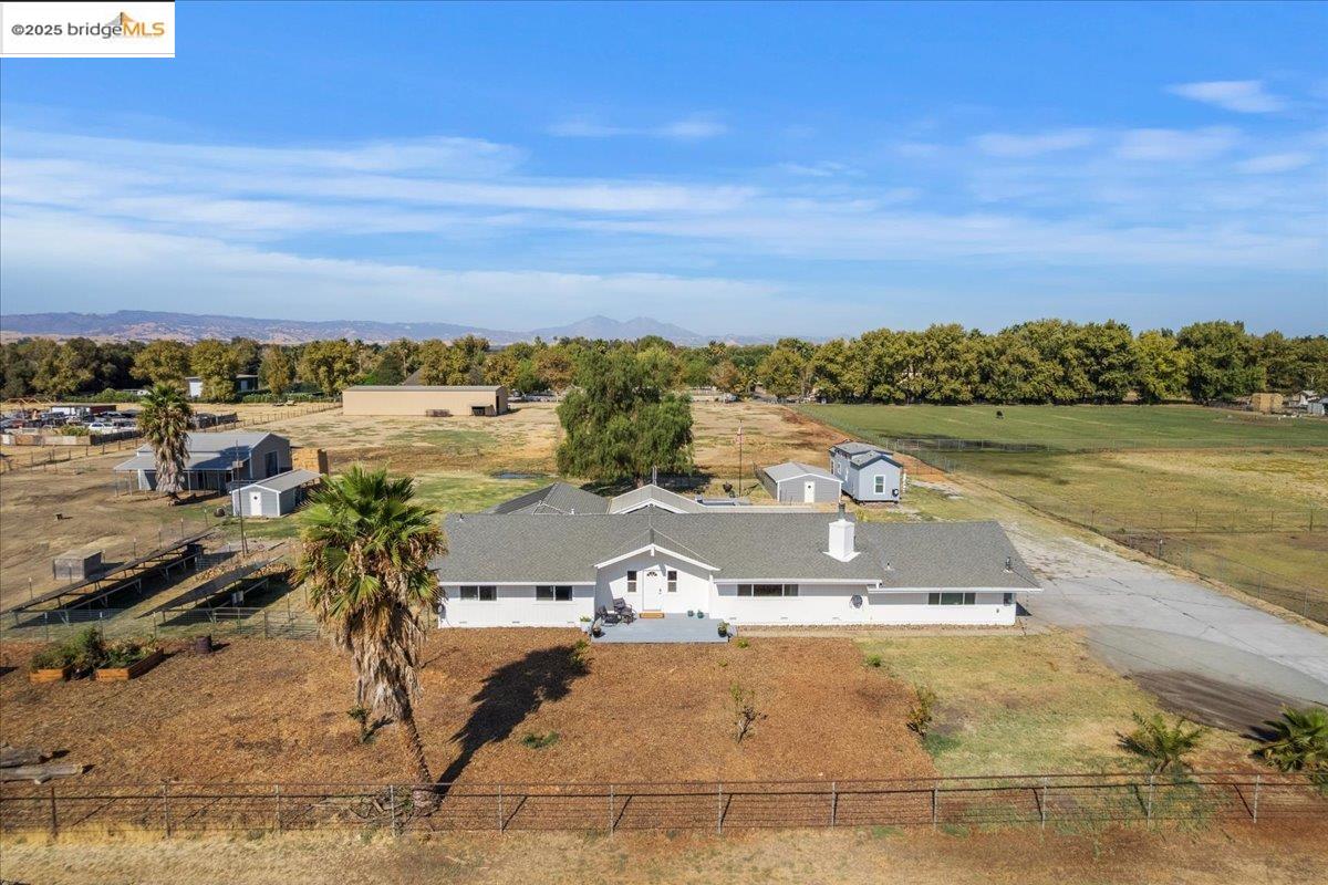 Detail Gallery Image 4 of 42 For 3160 Bixler Road, Brentwood,  CA 94513-4225 - 4 Beds | 2/1 Baths