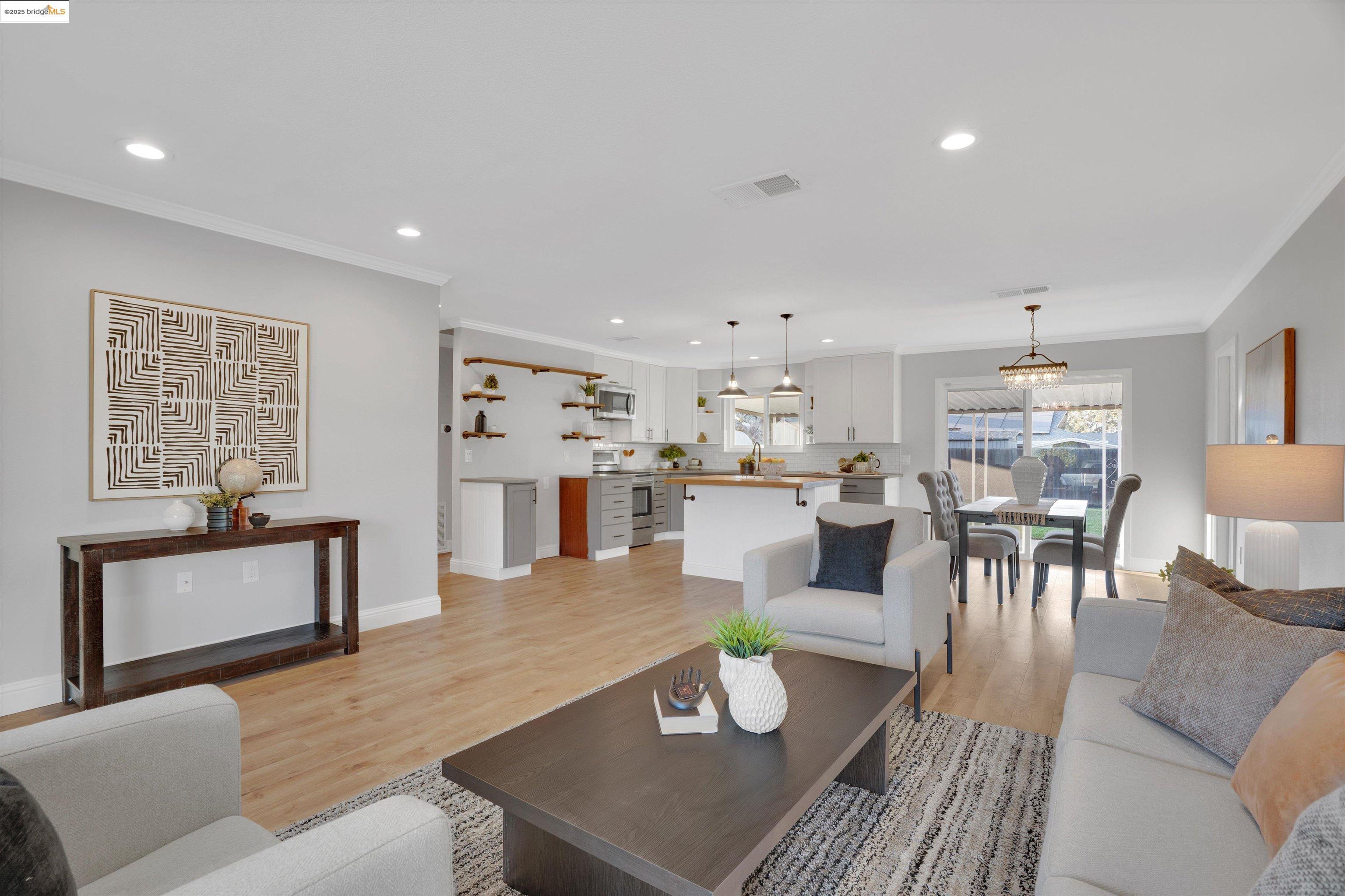 Detail Gallery Image 2 of 26 For 1166 Hibiscus Way, Livermore,  CA 94551 - 2 Beds | 2 Baths