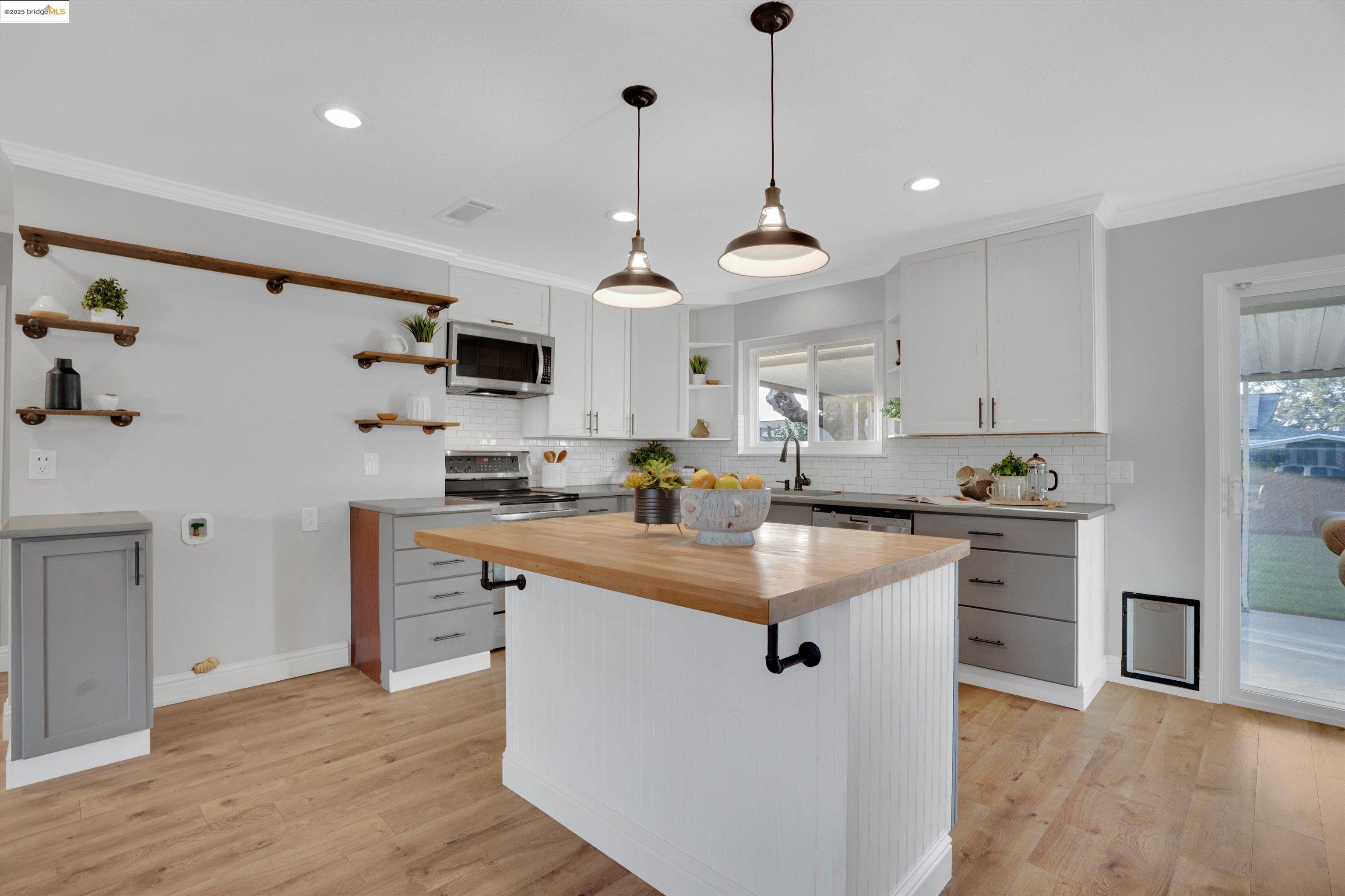 Detail Gallery Image 9 of 26 For 1166 Hibiscus Way, Livermore,  CA 94551 - 2 Beds | 2 Baths