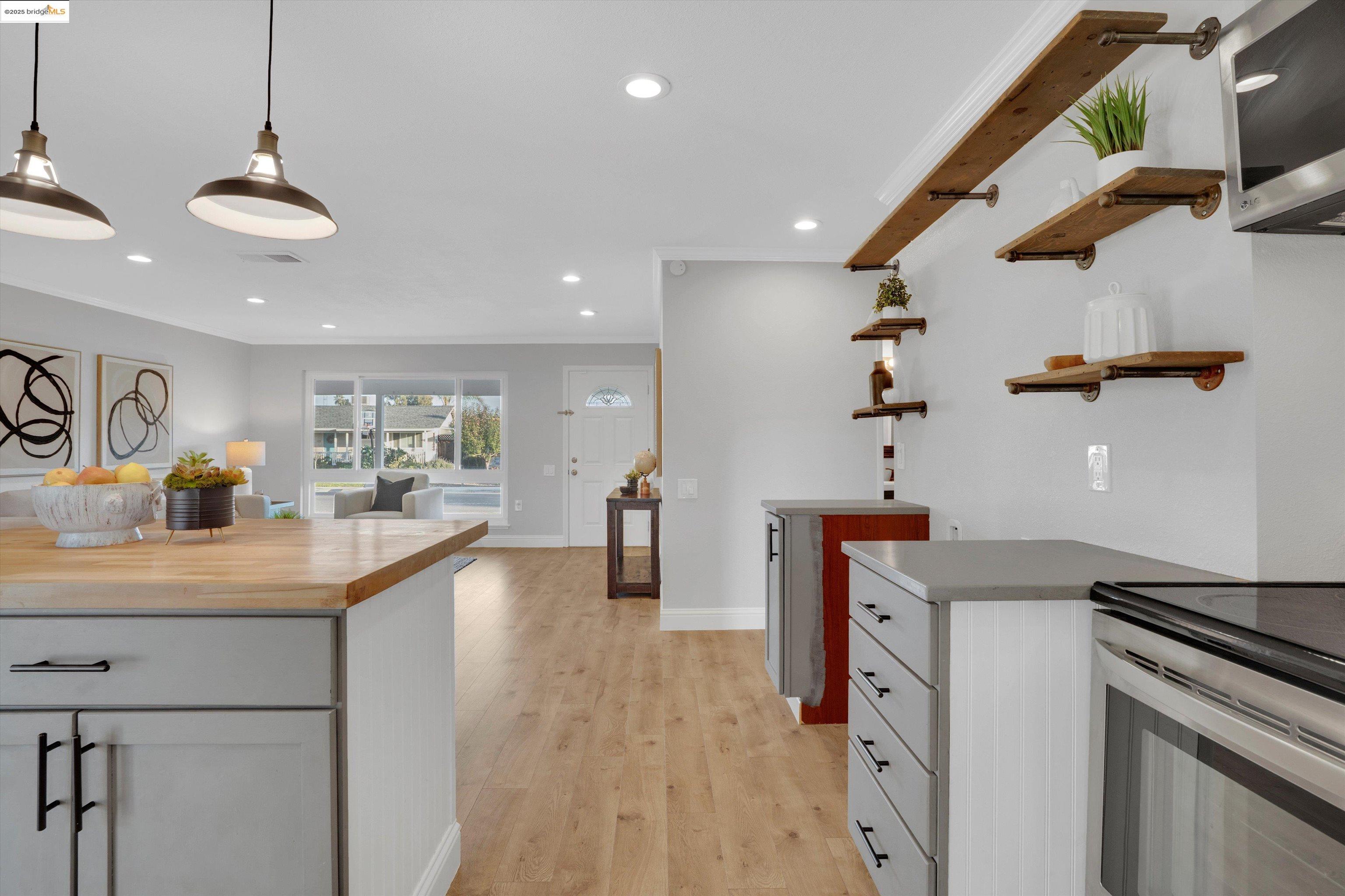 Detail Gallery Image 11 of 26 For 1166 Hibiscus Way, Livermore,  CA 94551 - 2 Beds | 2 Baths