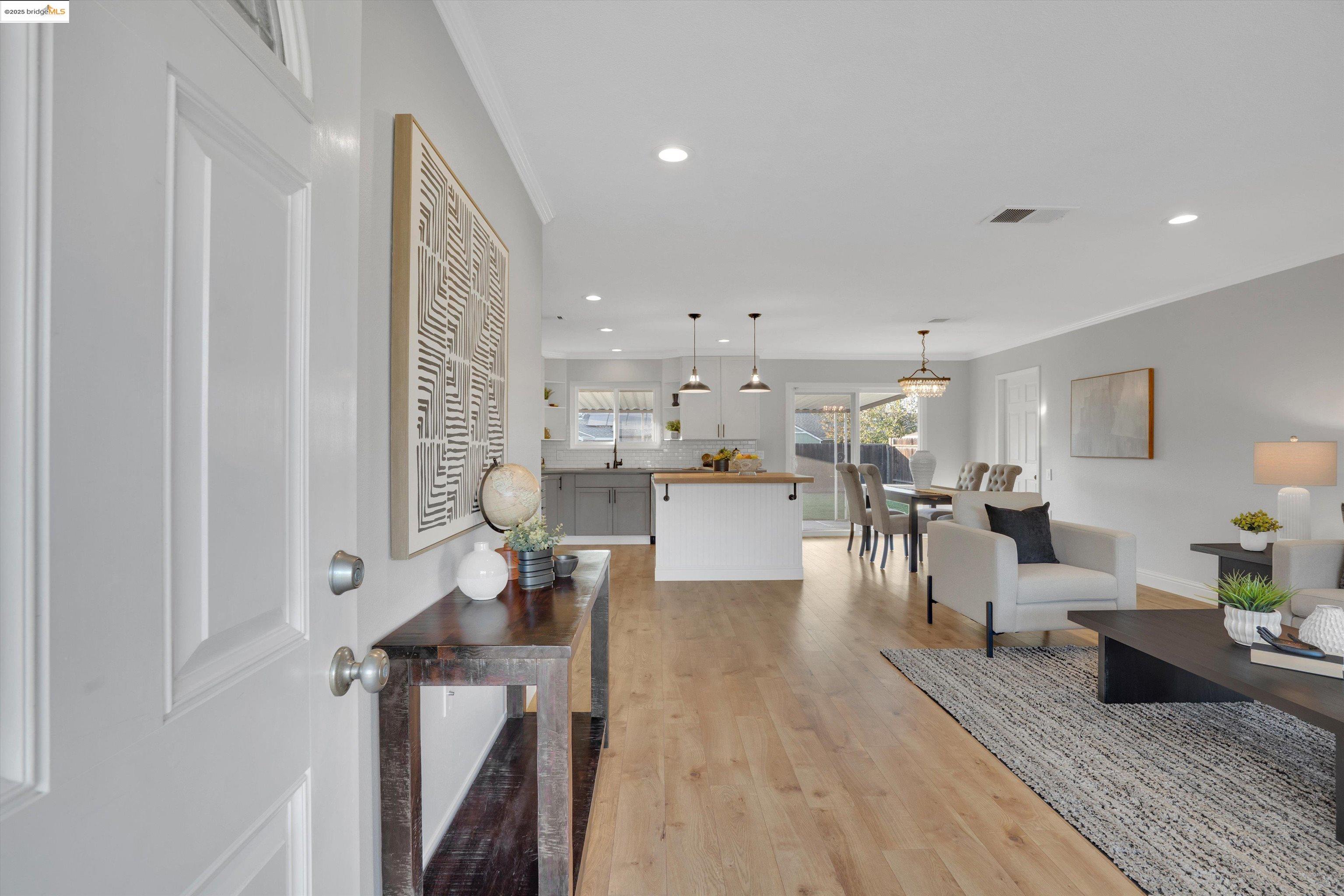 Detail Gallery Image 5 of 26 For 1166 Hibiscus Way, Livermore,  CA 94551 - 2 Beds | 2 Baths