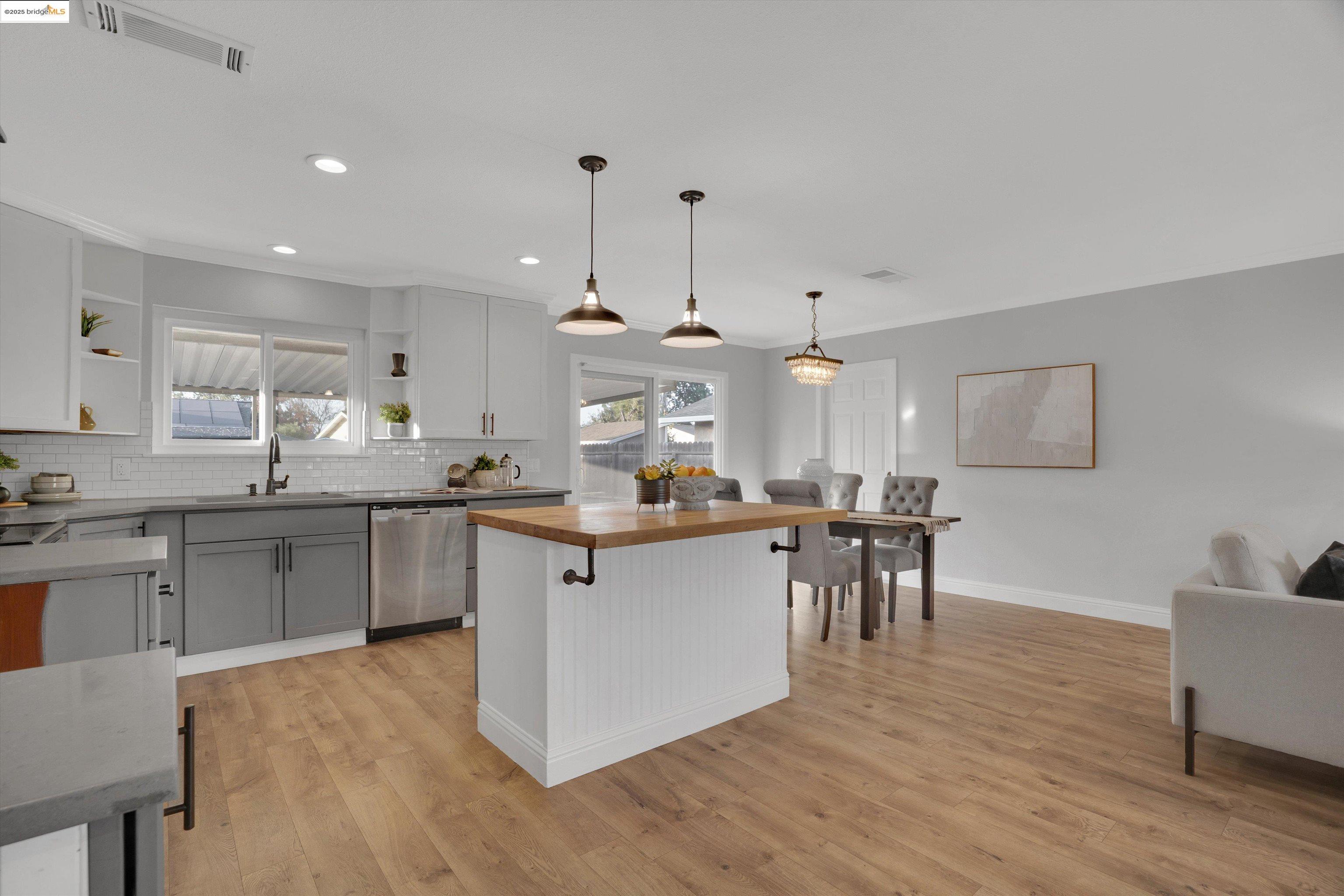 Detail Gallery Image 8 of 26 For 1166 Hibiscus Way, Livermore,  CA 94551 - 2 Beds | 2 Baths